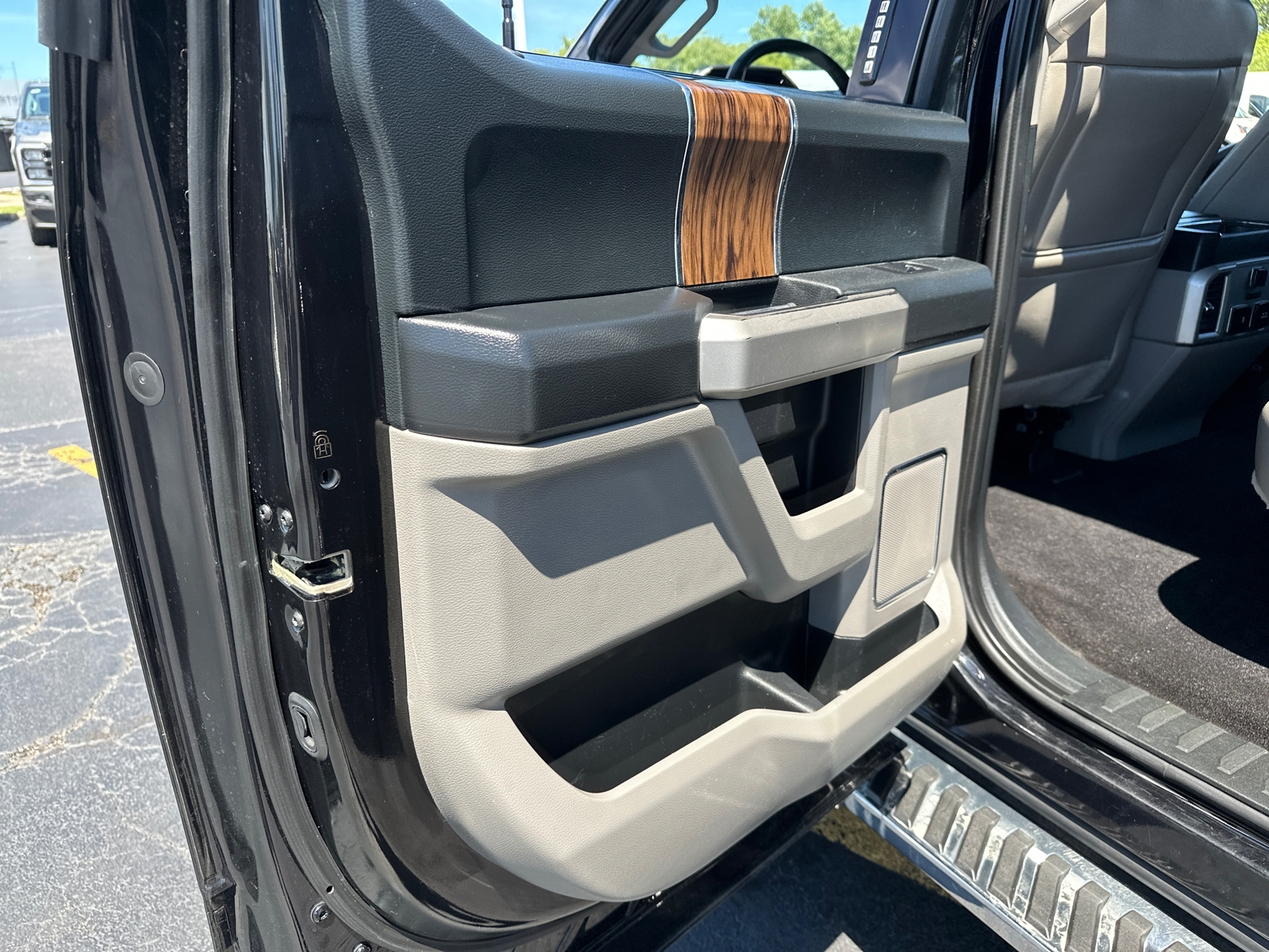 2019 Ford F-150 LARIAT 4WD SuperCrew 5.5 Box 29