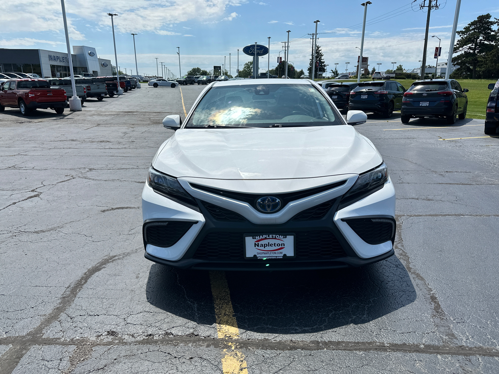 2022 Toyota Camry Hybrid SE 3