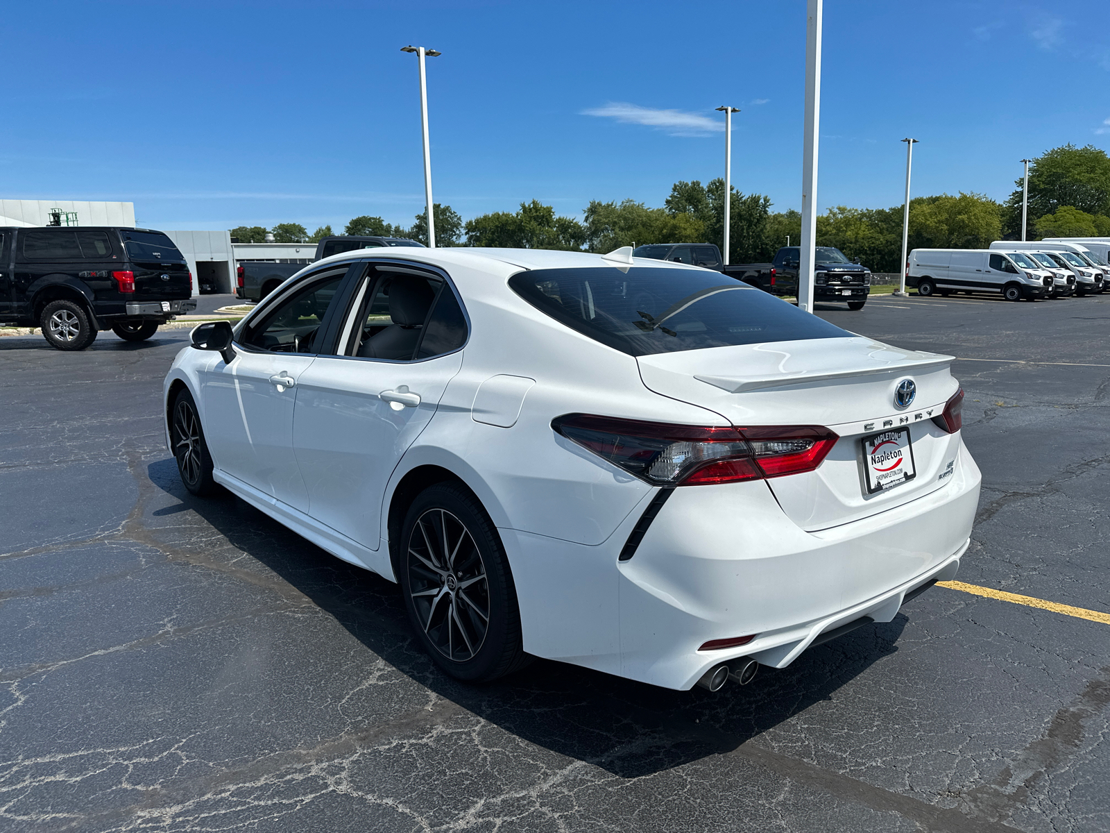 2022 Toyota Camry Hybrid SE 6