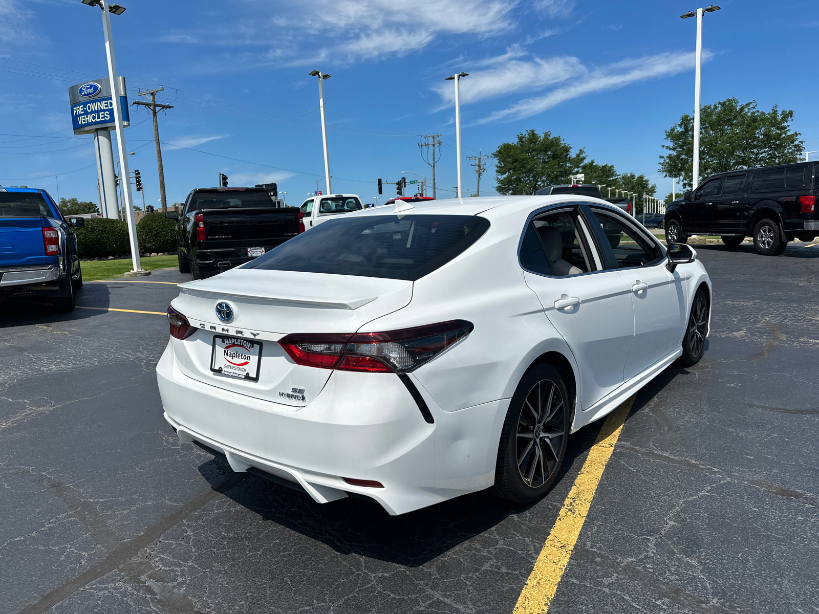 2022 Toyota Camry Hybrid SE 8