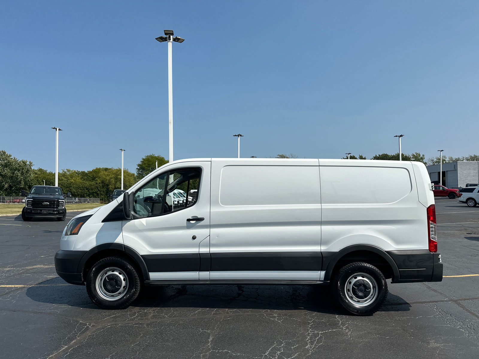 2017 Ford Transit T-250 130  LOW RF 9000 GV 5