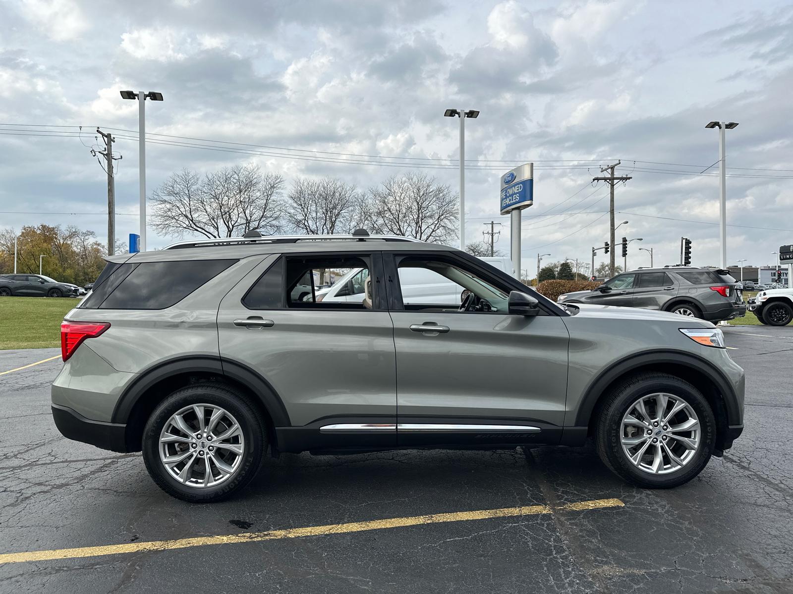 2020 Ford Explorer Limited 9