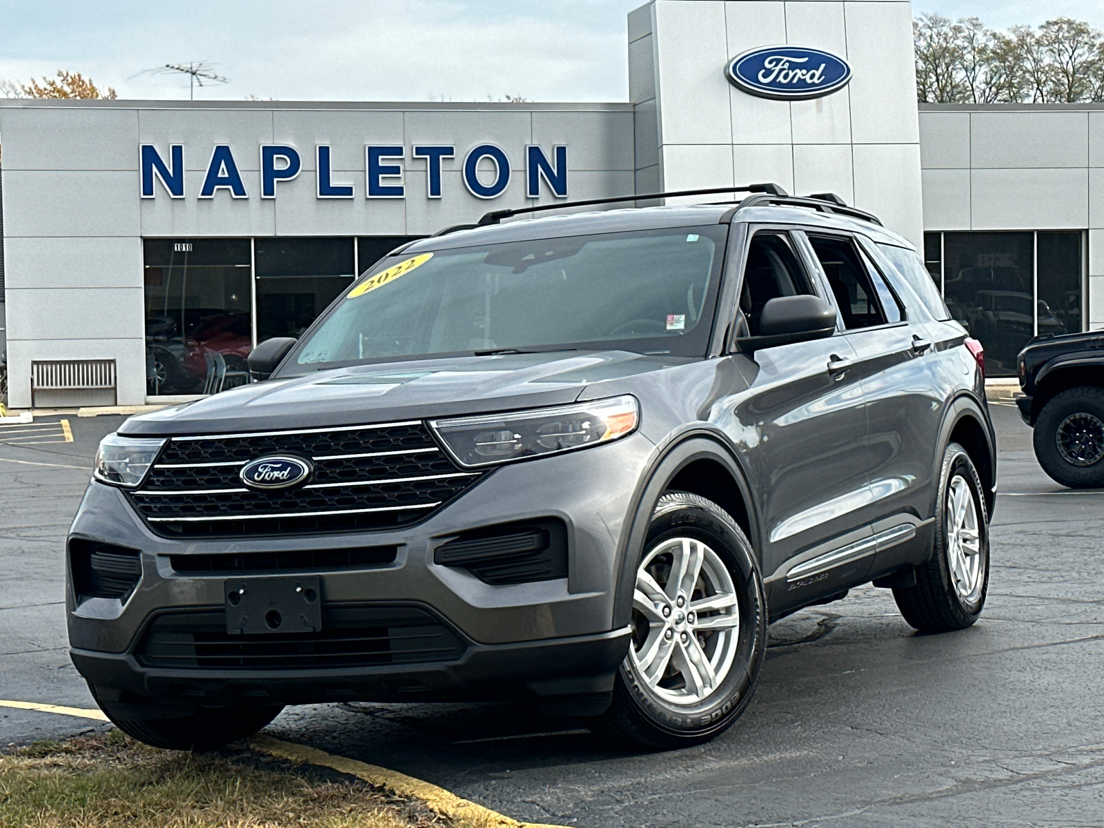 2022 Ford Explorer XLT 1