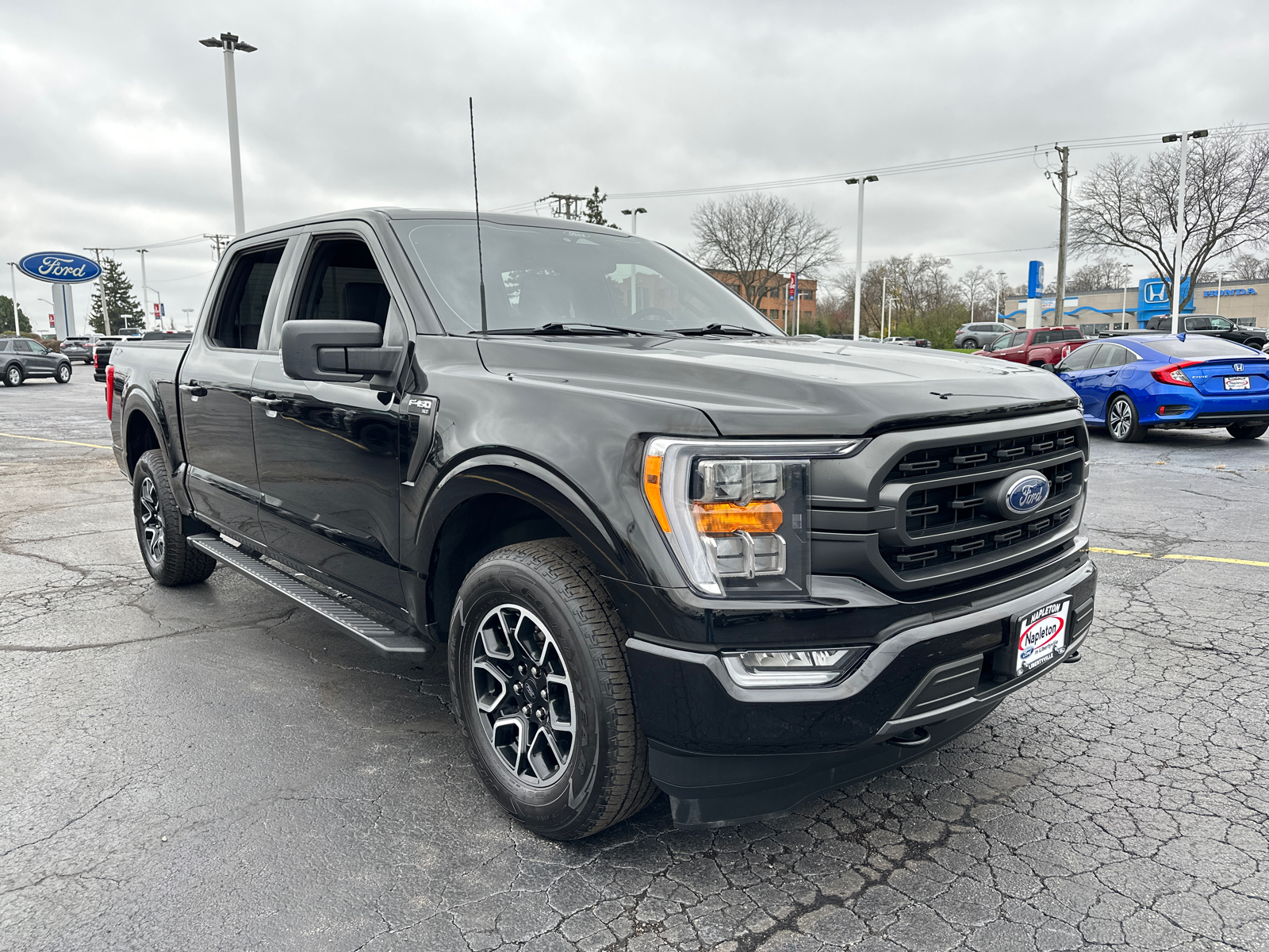 2022 Ford F-150 XLT 4WD SuperCrew 5.5 Box 10