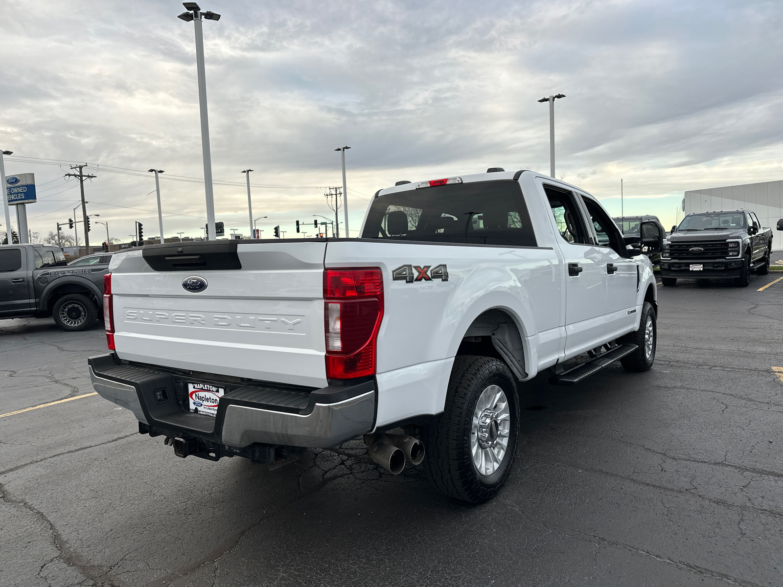 2022 Ford Super Duty F-250 SRW XLT 4WD Crew Cab 6.75 Box 8