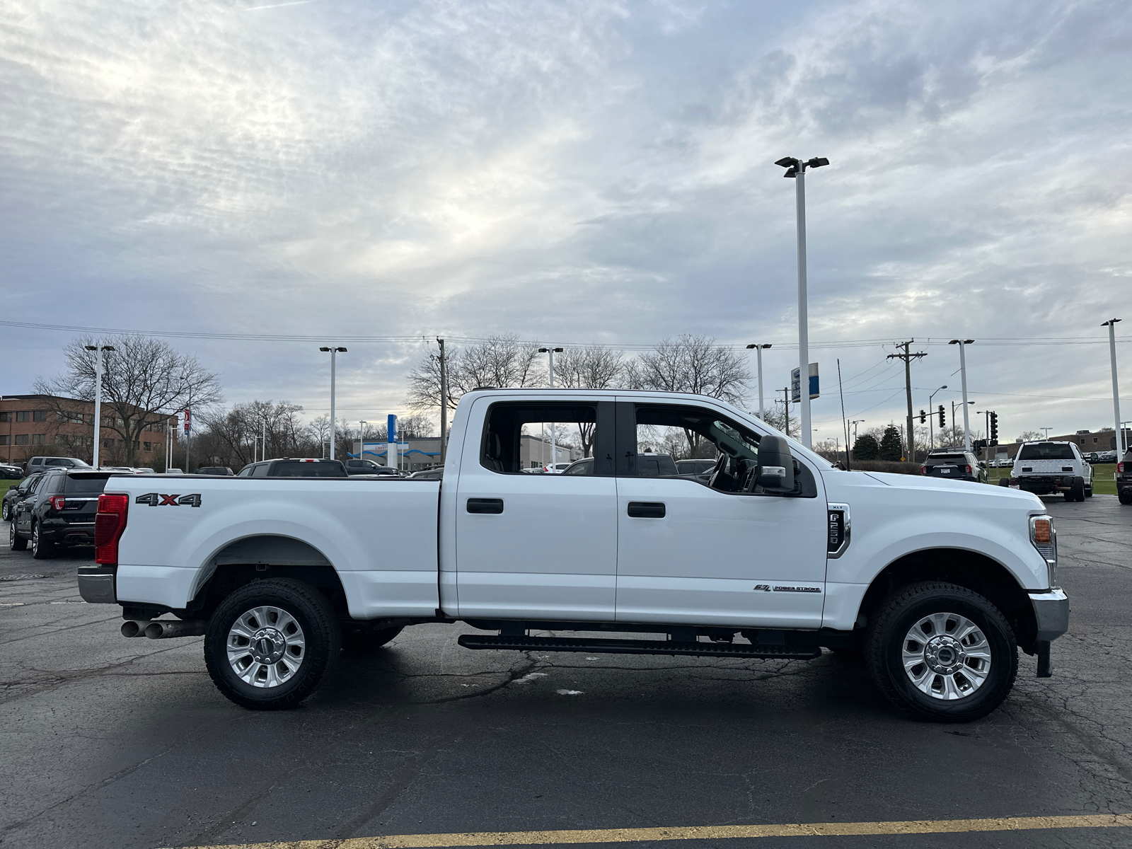 2022 Ford Super Duty F-250 SRW XLT 4WD Crew Cab 6.75 Box 9