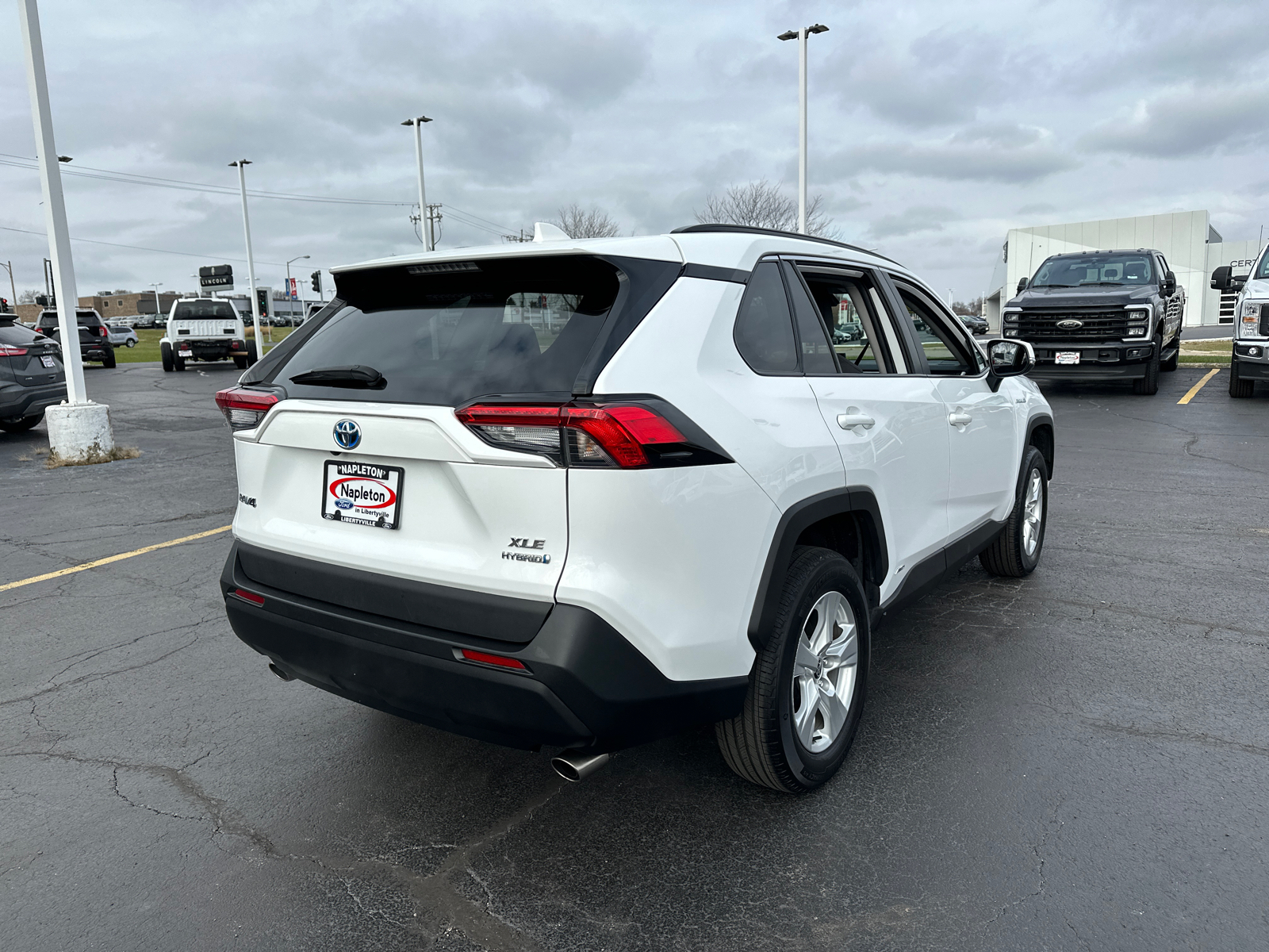 2021 Toyota RAV4 Hybrid XLE 8