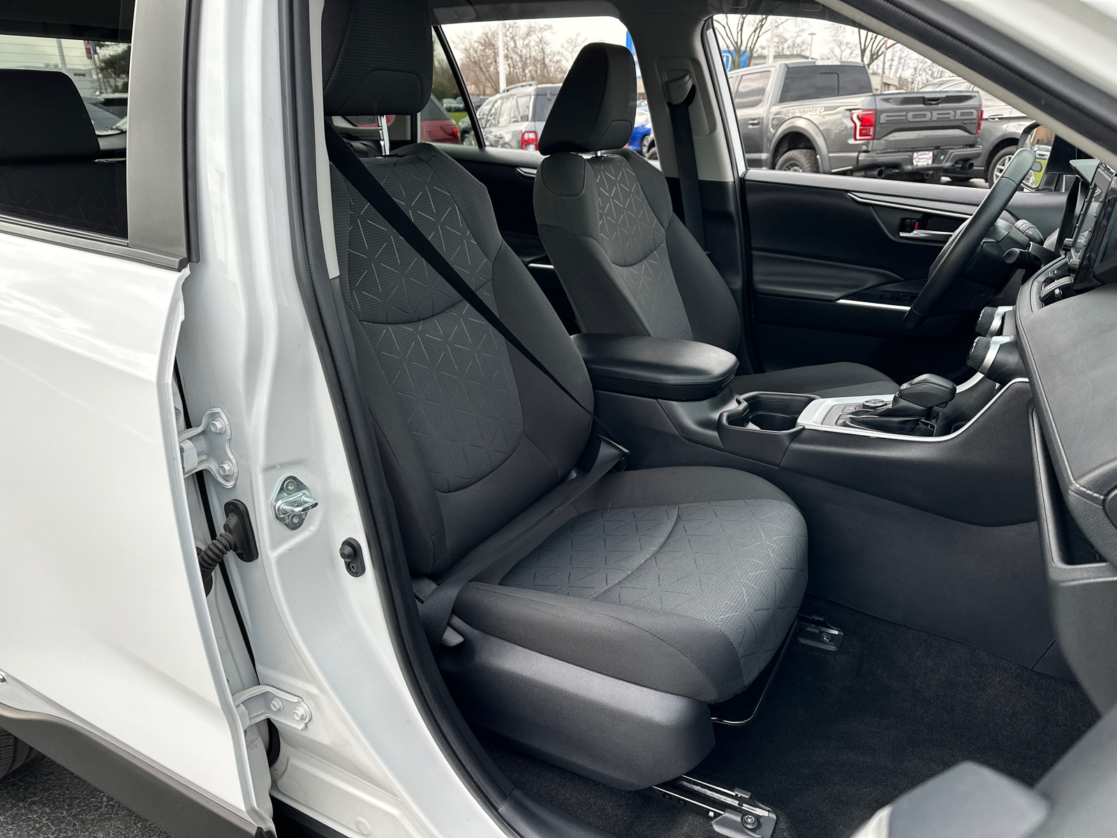 2021 Toyota RAV4 Hybrid XLE 33