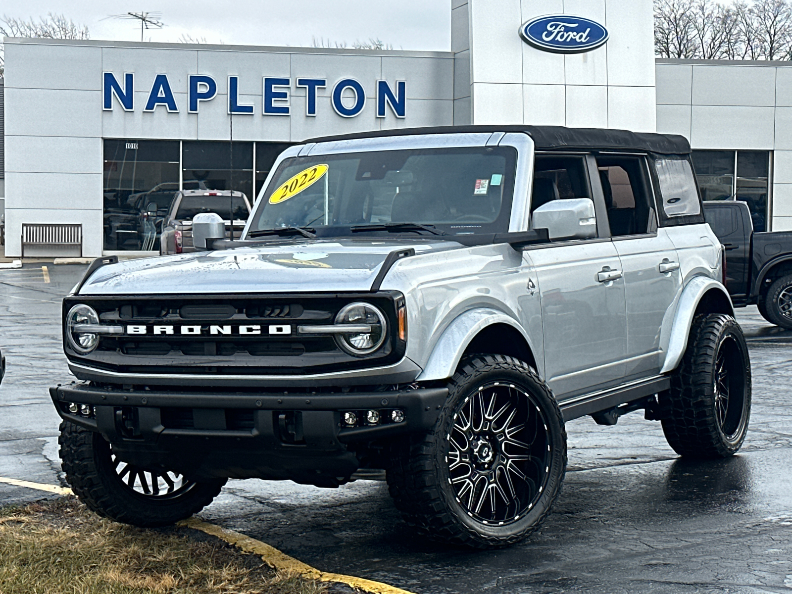 2022 Ford Bronco Outer Banks 2