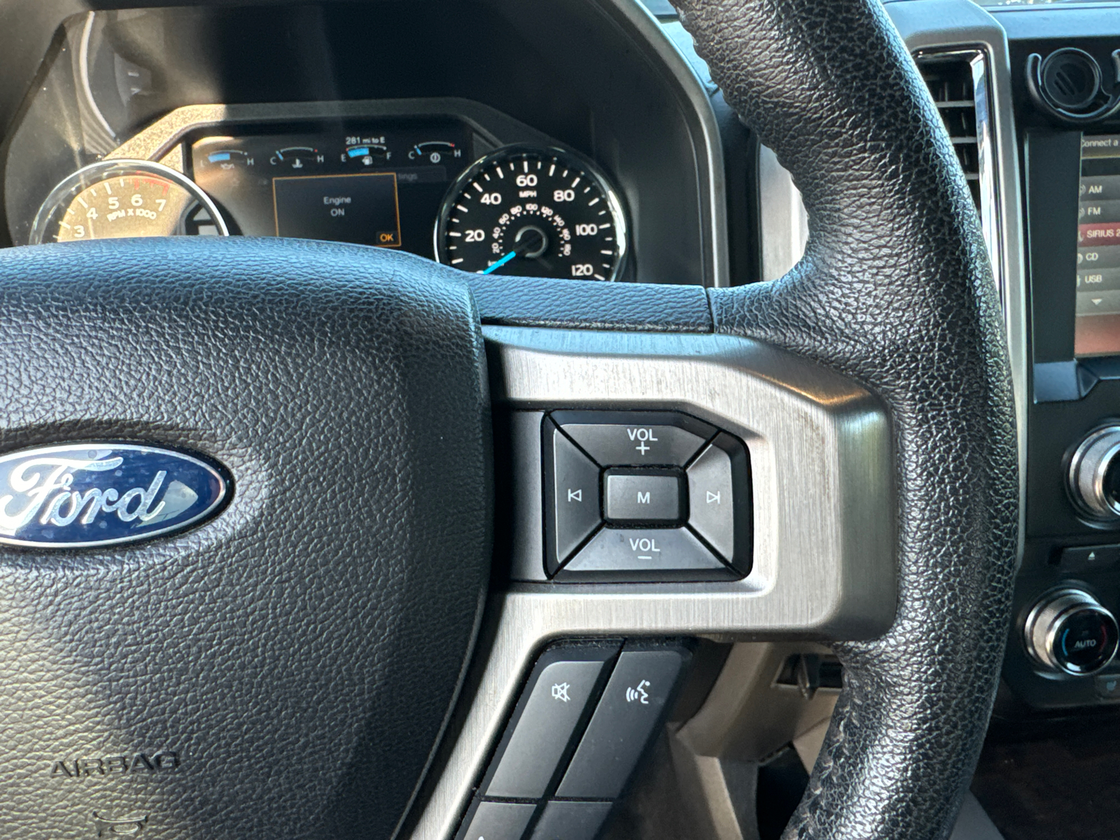 2015 Ford F-150 Platinum 24