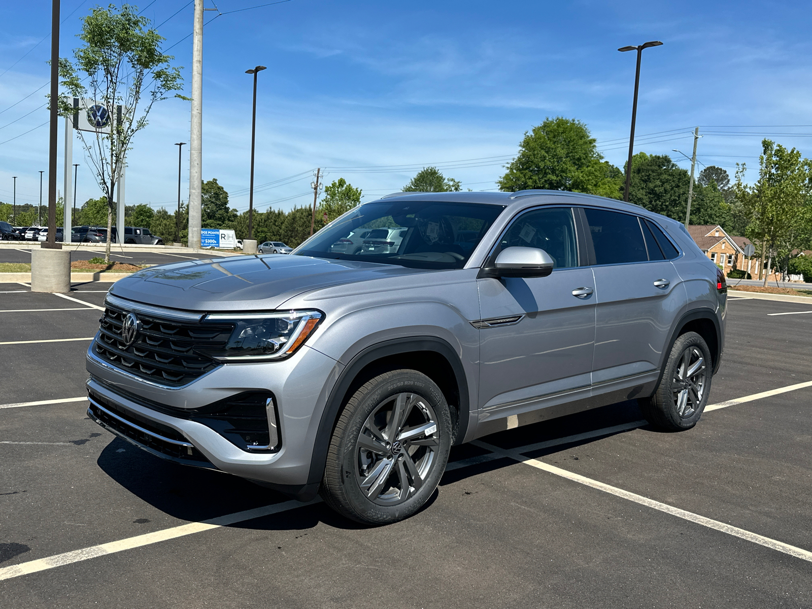 2024 Volkswagen Atlas Cross Sport 2.0T SEL R-Line 1