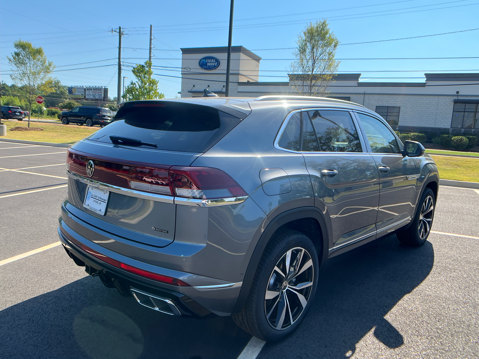 2024 Volkswagen Atlas Cross Sport 2.0T SEL Premium R-Line 5