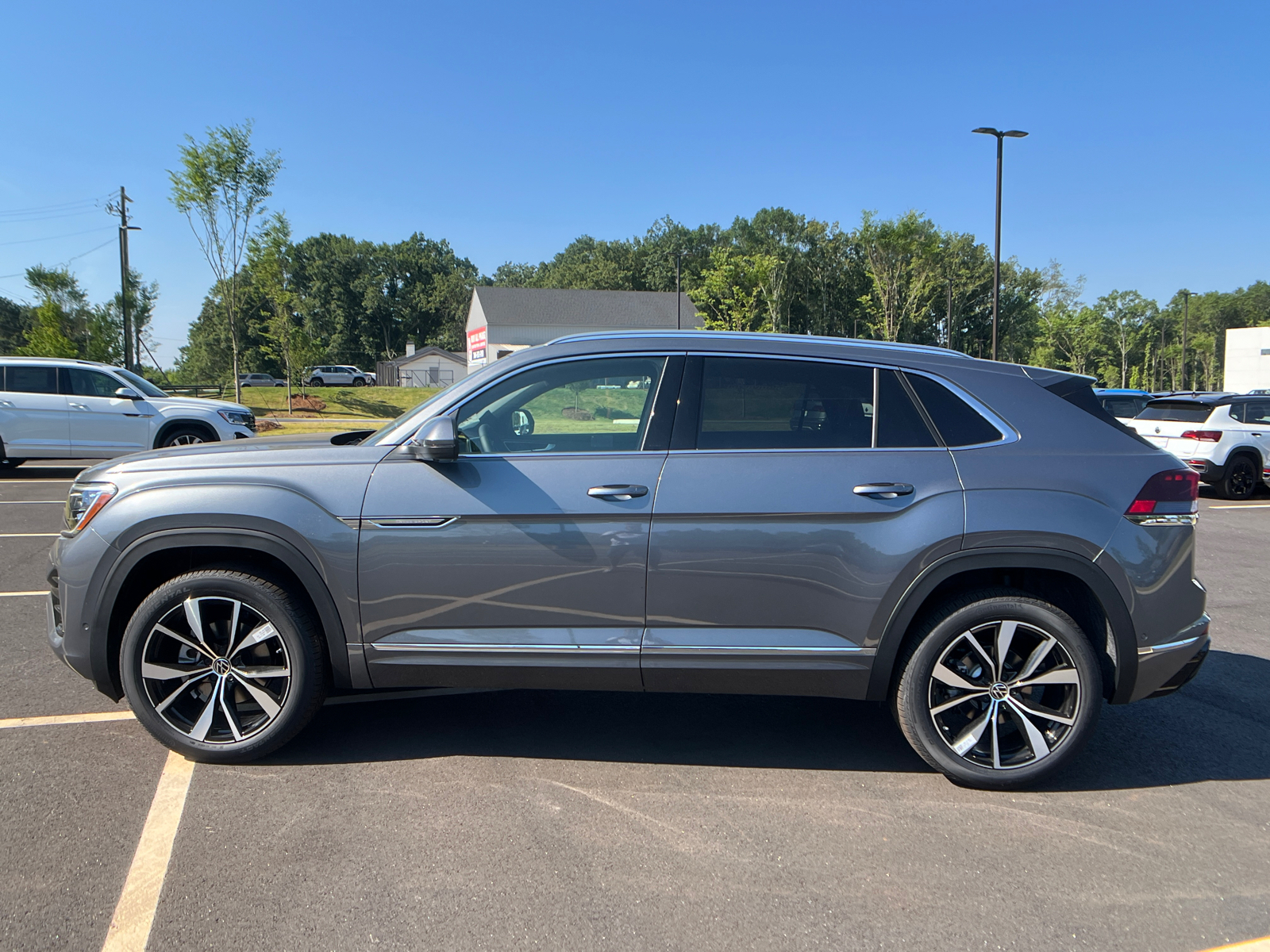 2024 Volkswagen Atlas Cross Sport 2.0T SEL Premium R-Line 8