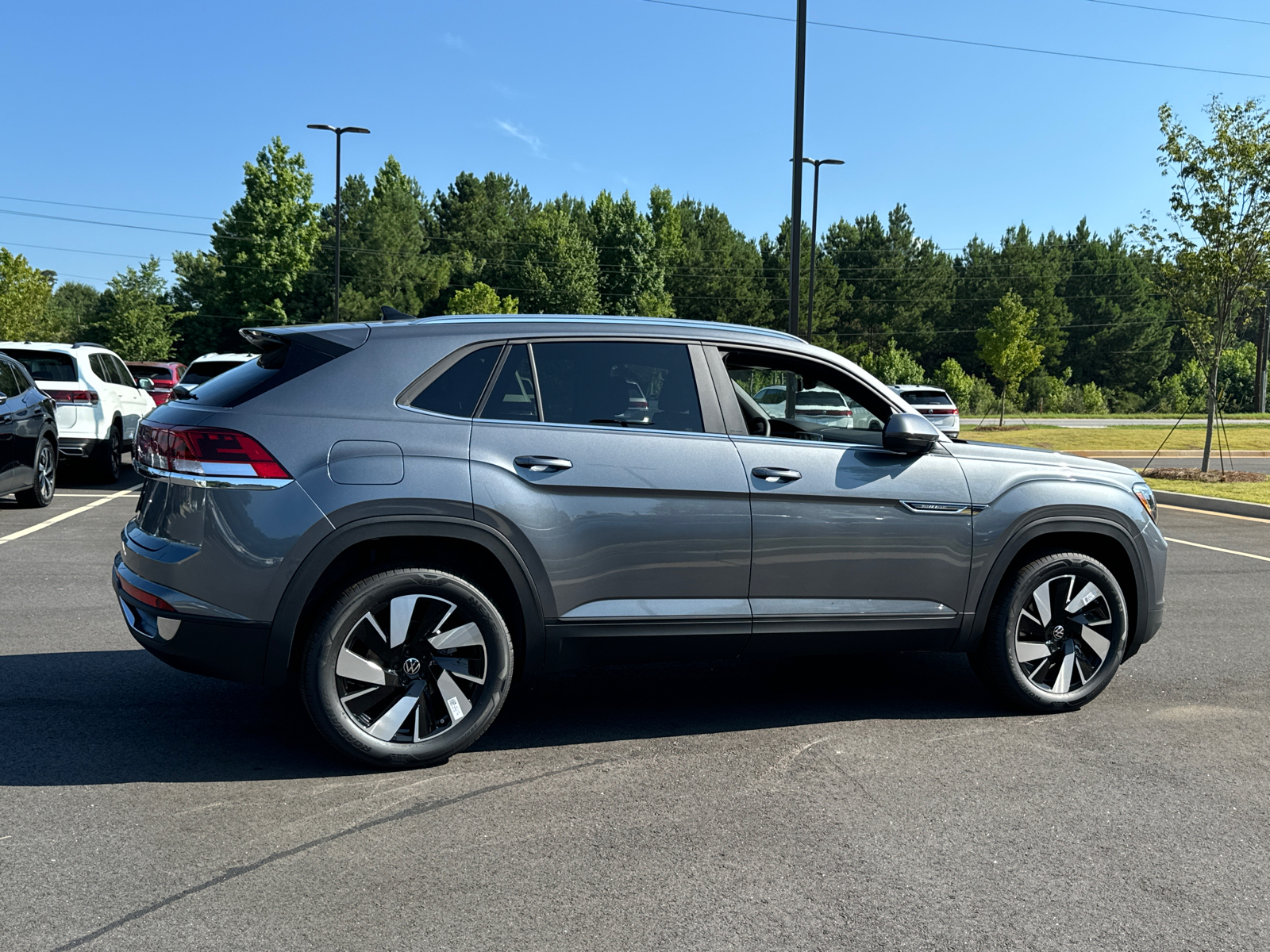 2024 Volkswagen Atlas Cross Sport 2.0T SE w/Technology 6