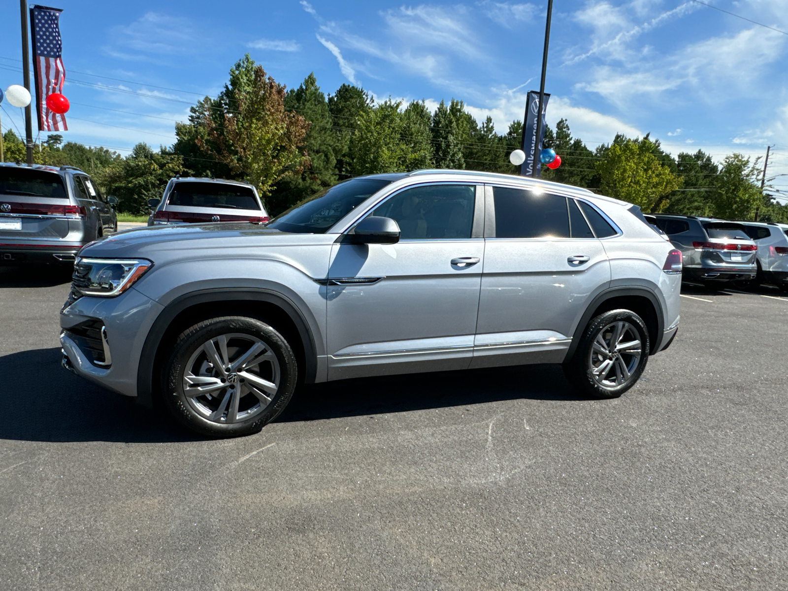 2024 Volkswagen Atlas Cross Sport 2.0T SEL R-Line 2