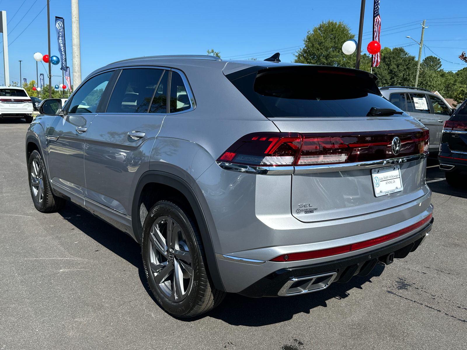 2024 Volkswagen Atlas Cross Sport 2.0T SEL R-Line 3