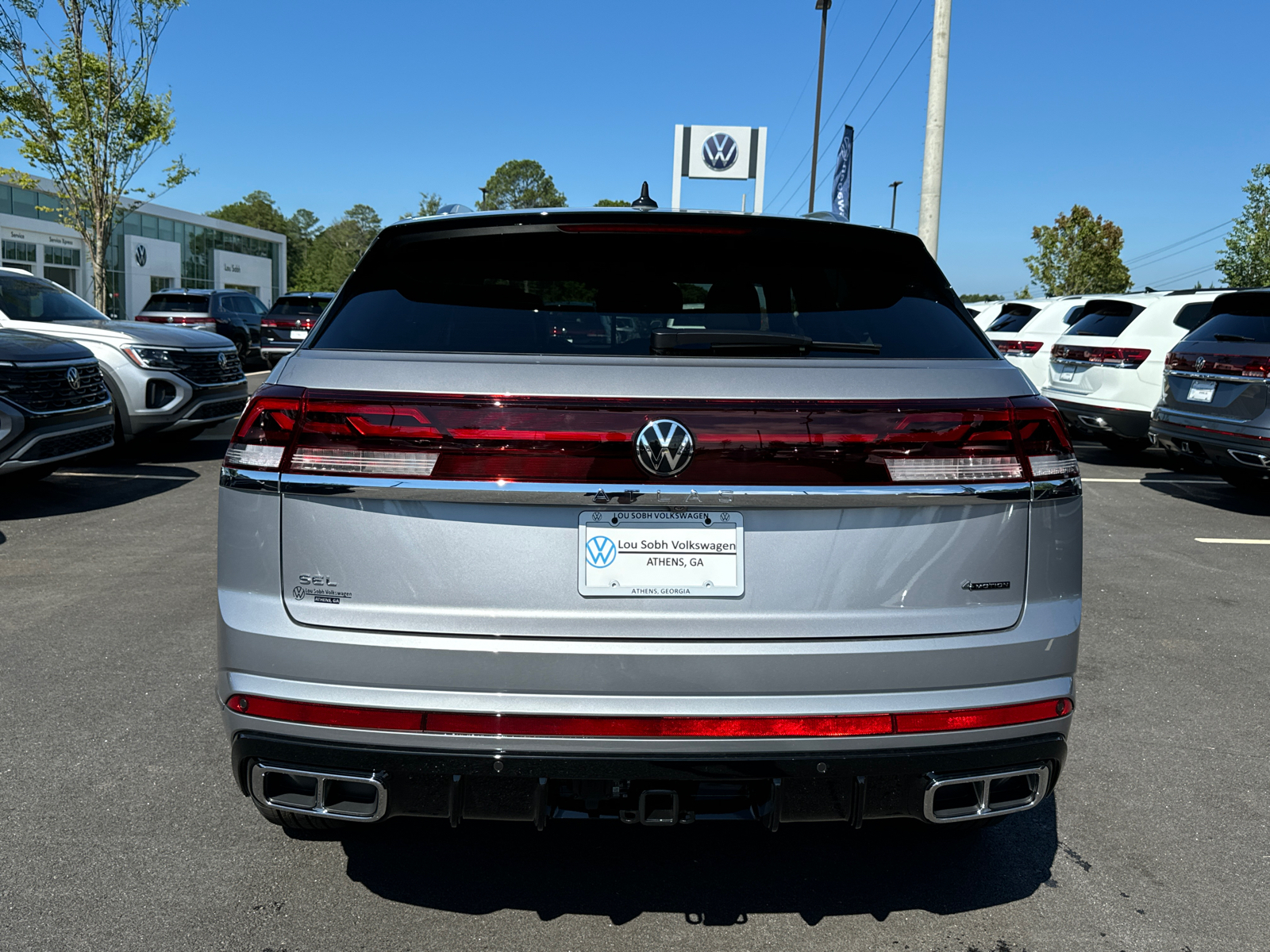 2024 Volkswagen Atlas Cross Sport 2.0T SEL R-Line 4