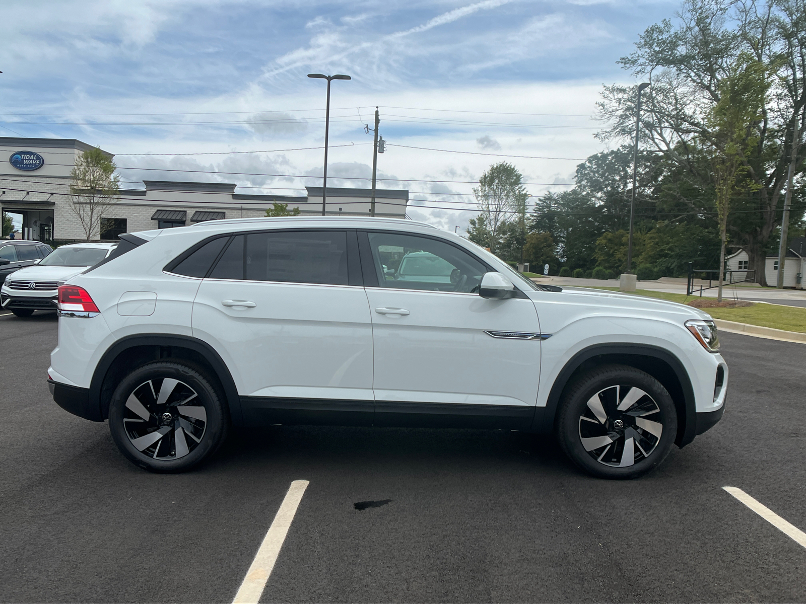 2024 Volkswagen Atlas Cross Sport 2.0T SE w/Technology 4