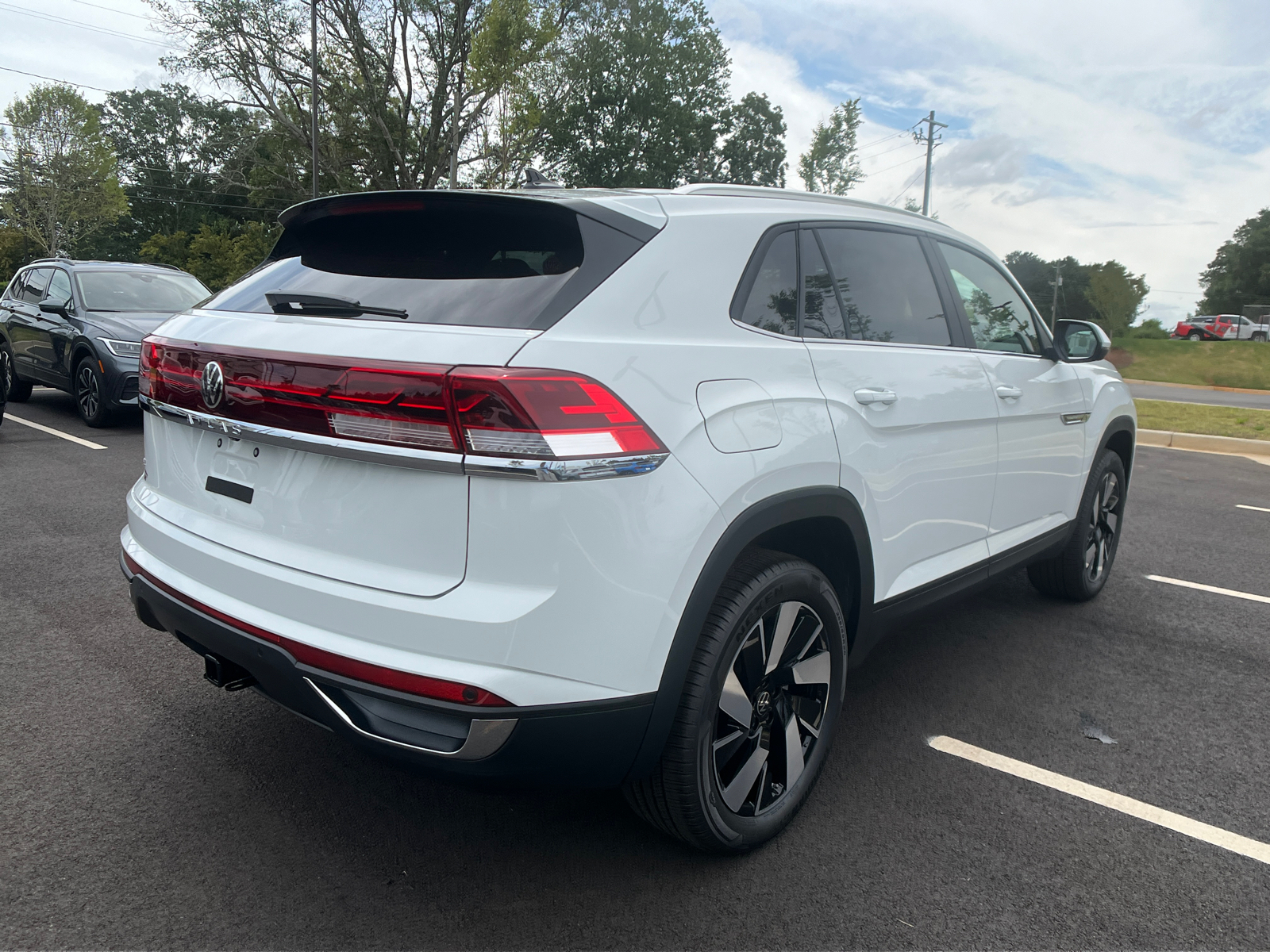 2024 Volkswagen Atlas Cross Sport 2.0T SE w/Technology 5