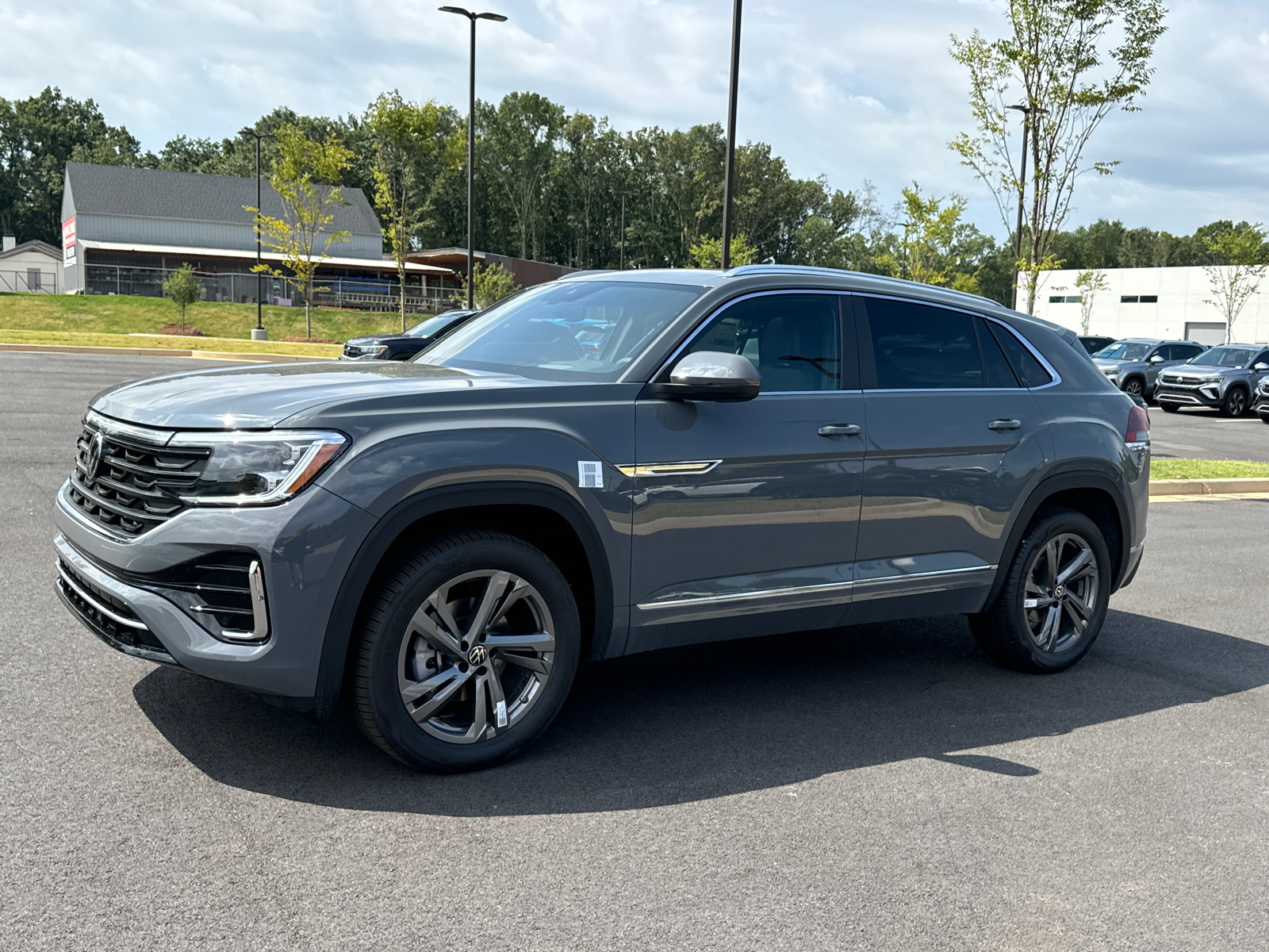 2024 Volkswagen Atlas Cross Sport 2.0T SEL R-Line 2