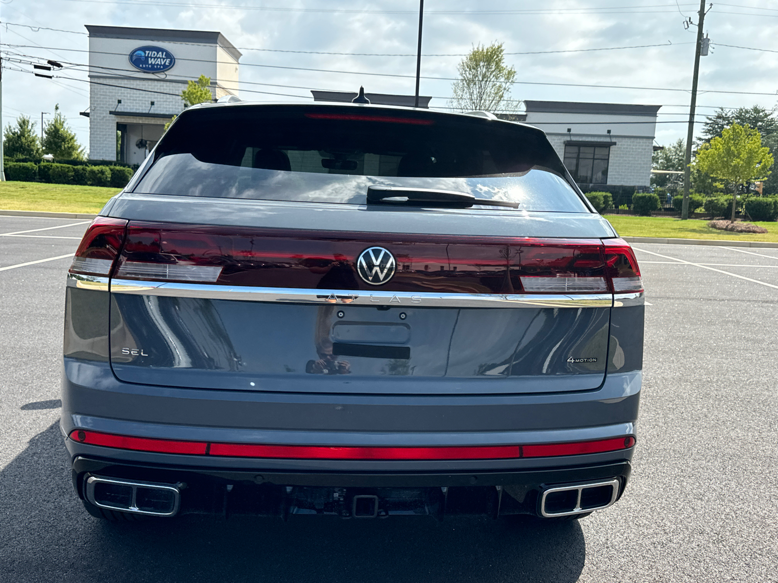 2024 Volkswagen Atlas Cross Sport 2.0T SEL R-Line 4