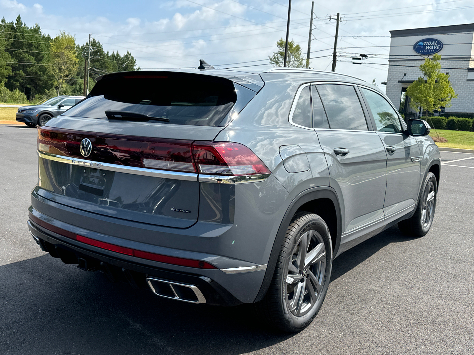 2024 Volkswagen Atlas Cross Sport 2.0T SEL R-Line 5