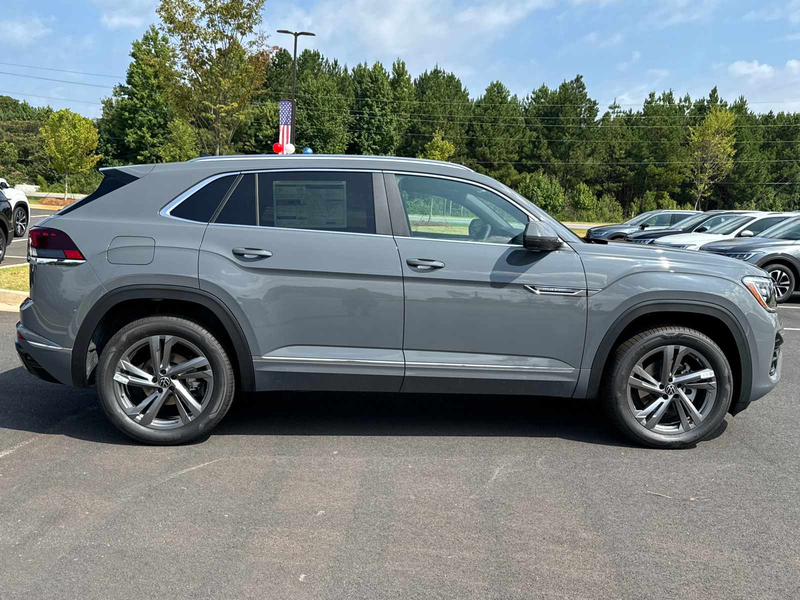 2024 Volkswagen Atlas Cross Sport 2.0T SEL R-Line 6