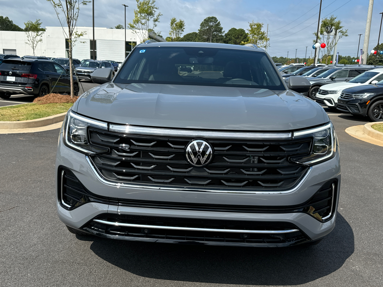 2024 Volkswagen Atlas Cross Sport 2.0T SEL R-Line 8