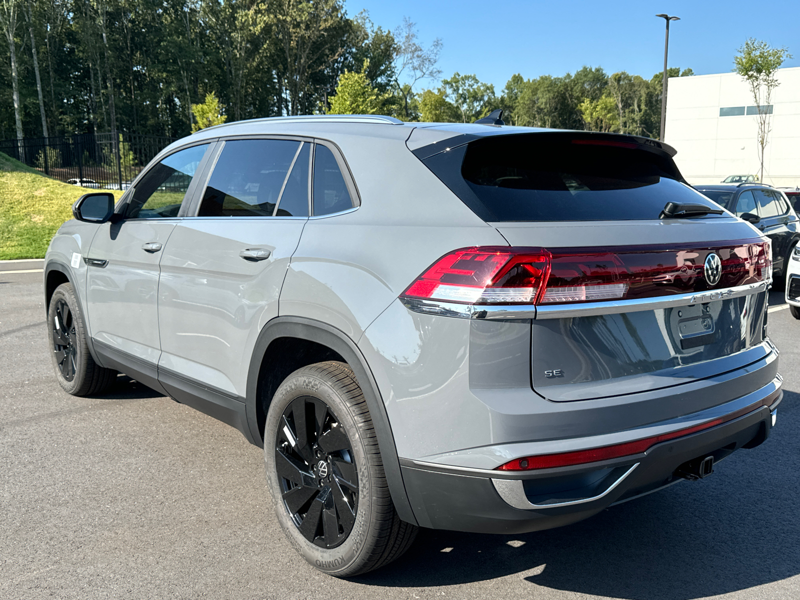 2024 Volkswagen Atlas Cross Sport 2.0T SE w/Technology 3