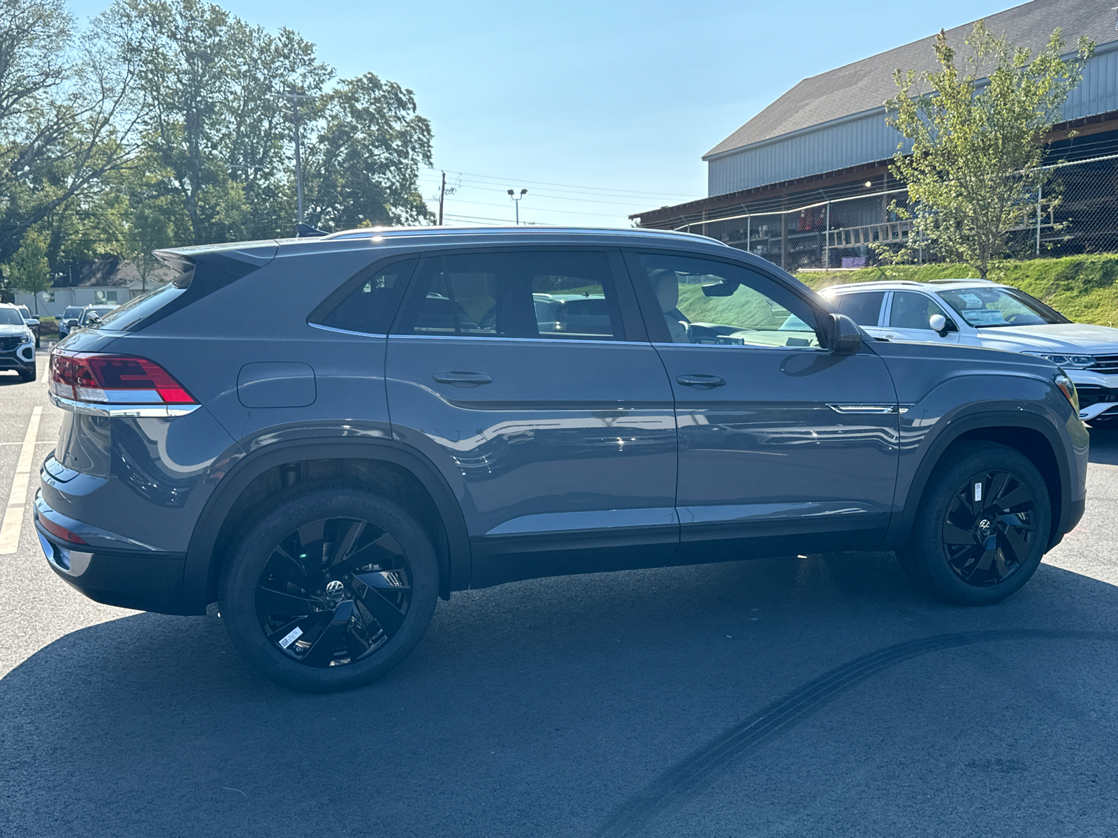 2024 Volkswagen Atlas Cross Sport 2.0T SE w/Technology 6