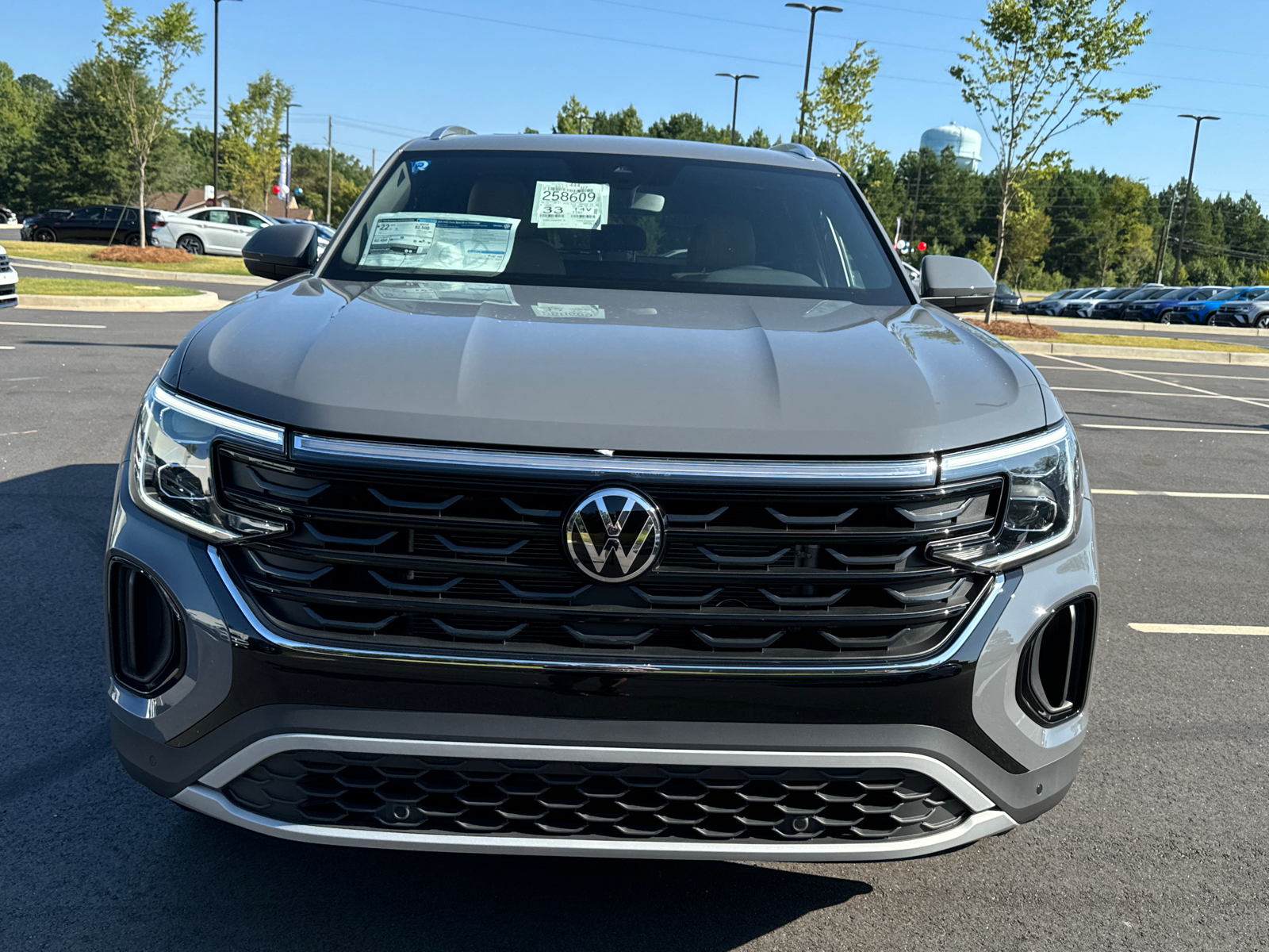 2024 Volkswagen Atlas Cross Sport 2.0T SE w/Technology 8