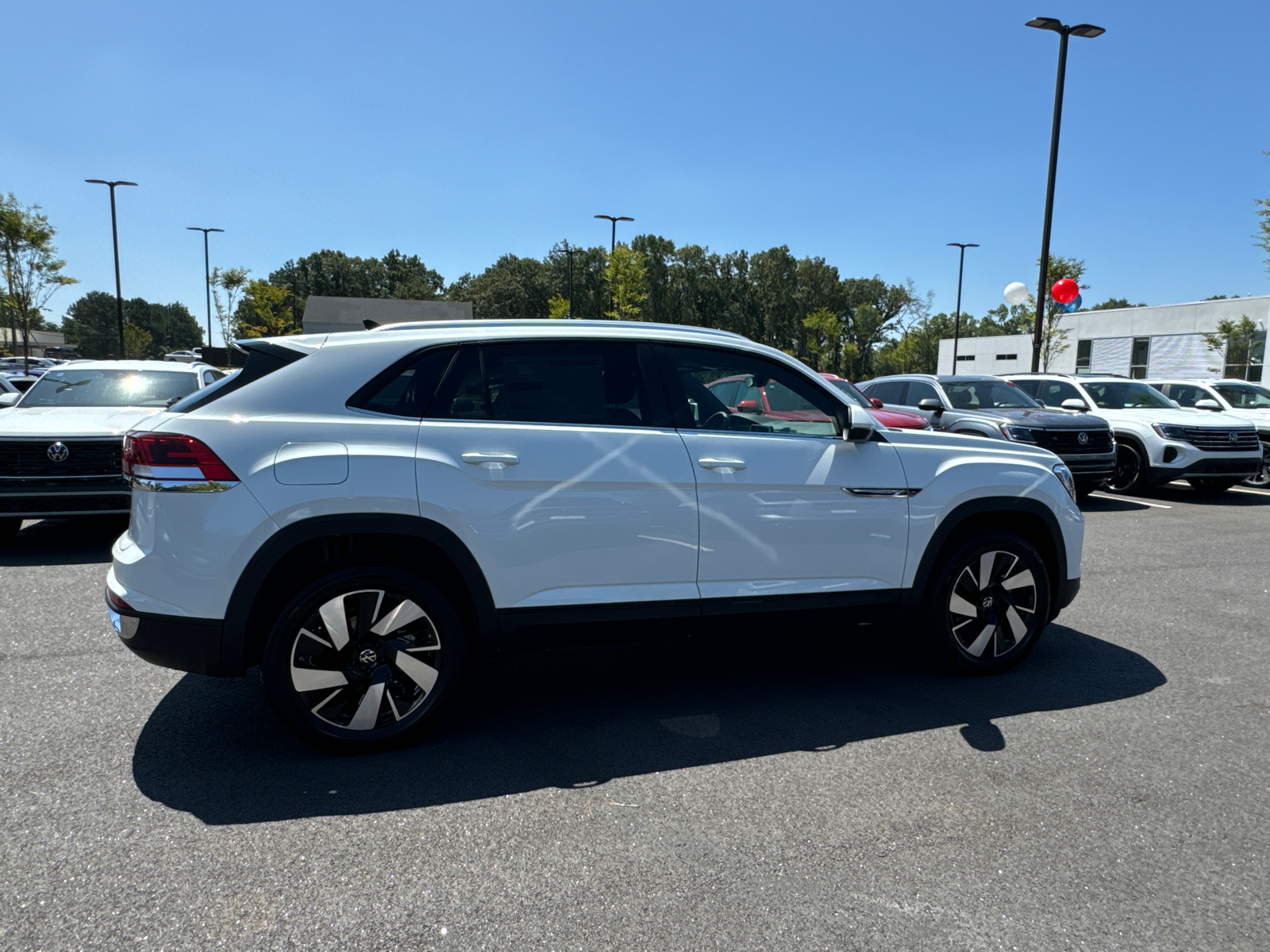 2024 Volkswagen Atlas Cross Sport 2.0T SE w/Technology 6