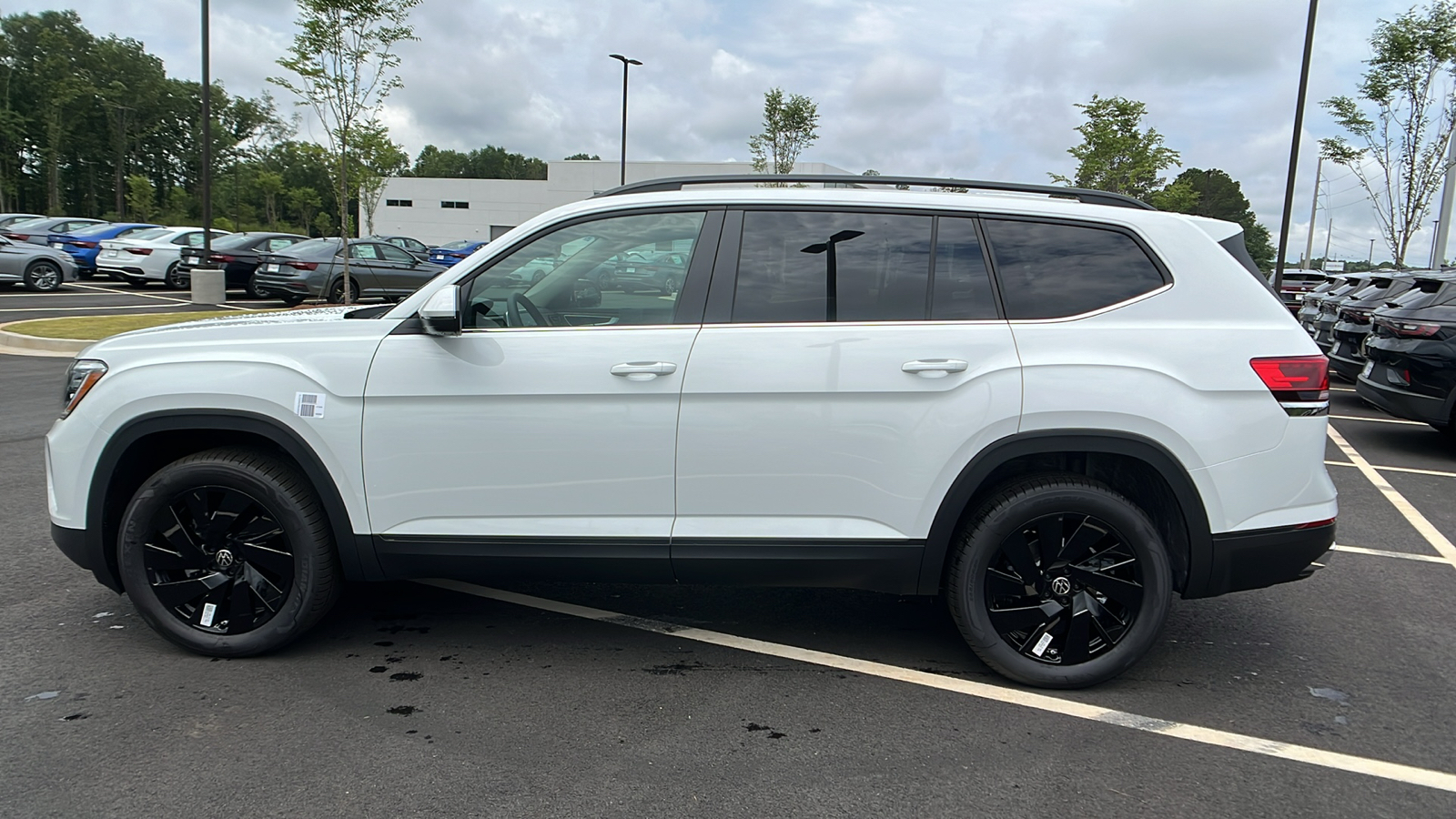 2024 Volkswagen Atlas 2.0T SE w/Technology 8