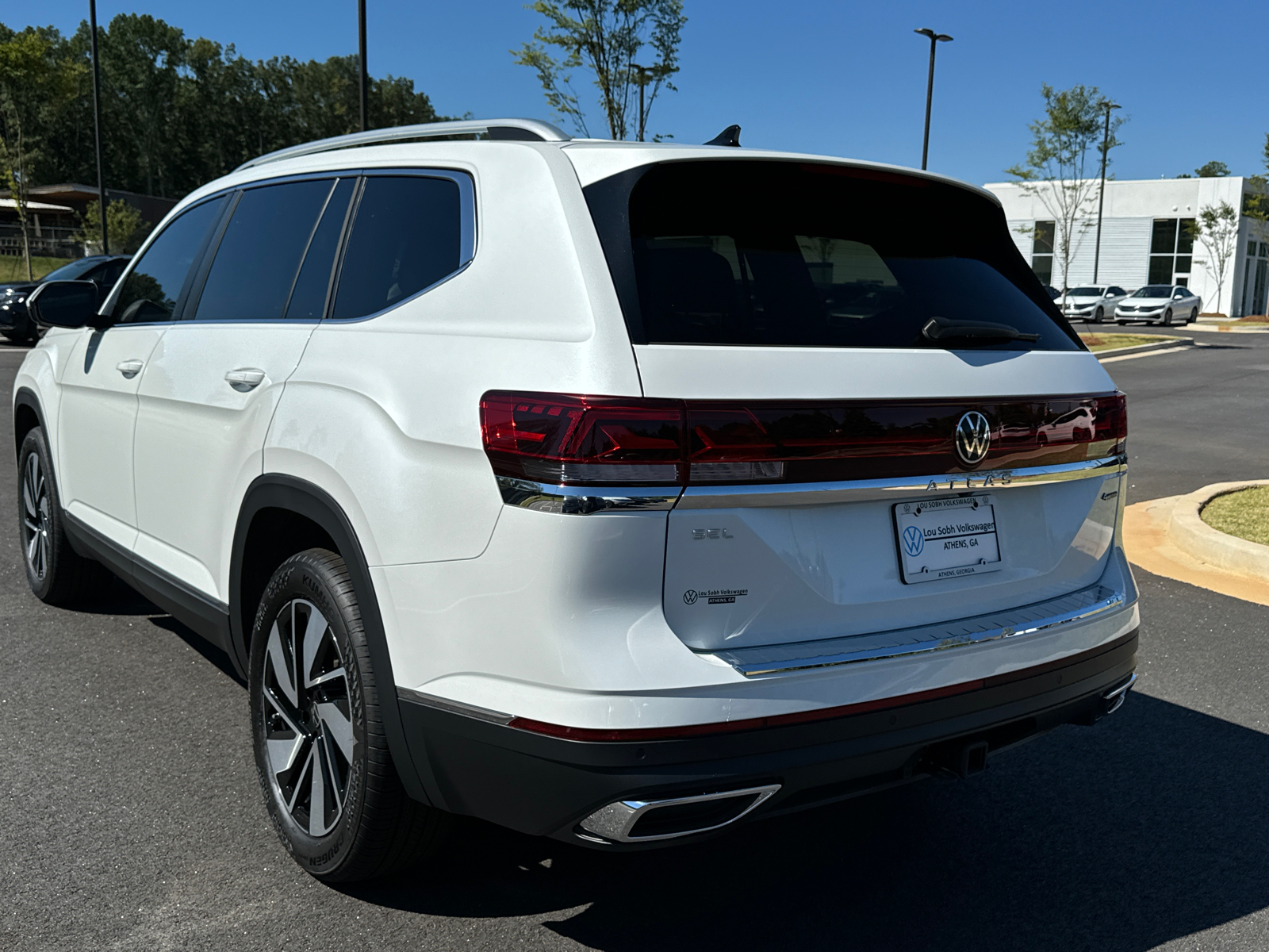 2024 Volkswagen Atlas 2.0T SEL 3