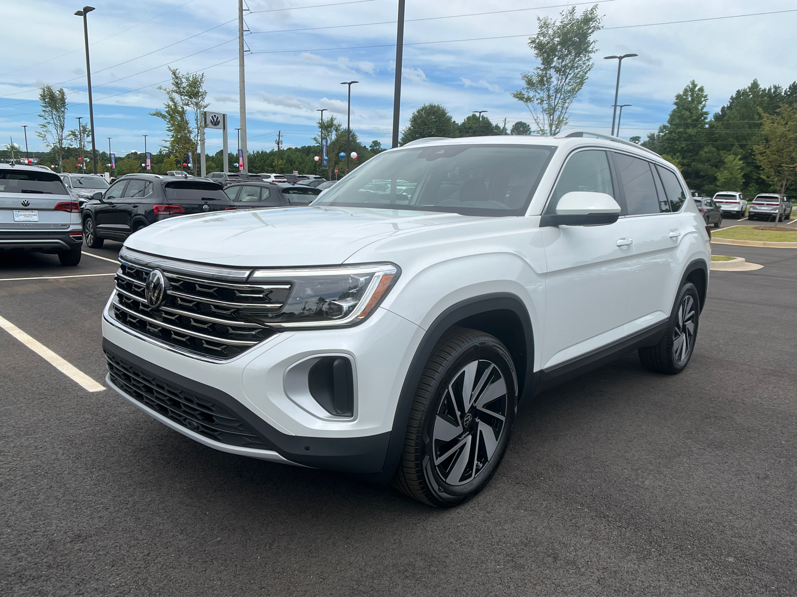 2024 Volkswagen Atlas 2.0T SEL 1