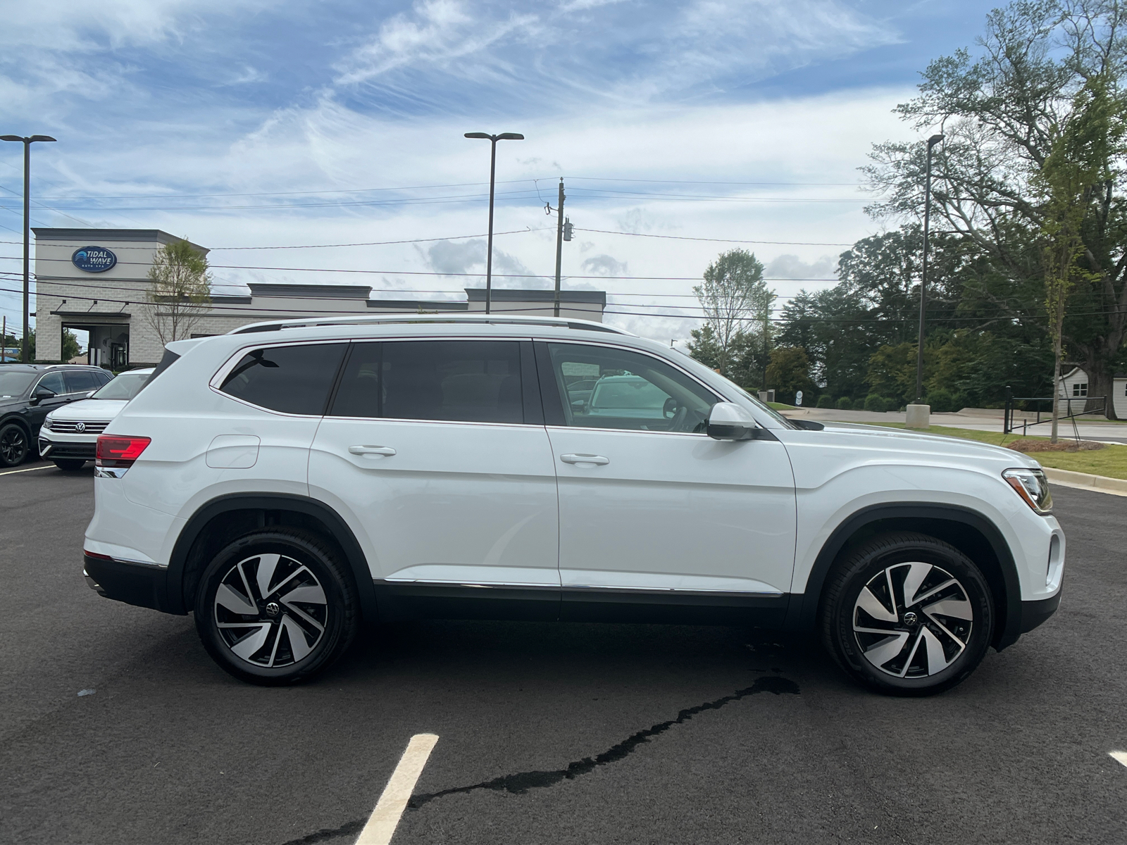 2024 Volkswagen Atlas 2.0T SEL 4