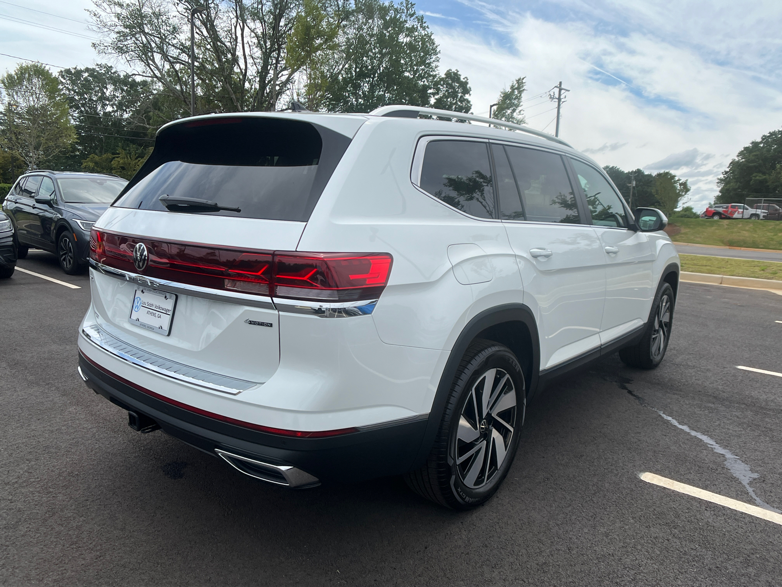 2024 Volkswagen Atlas 2.0T SEL 5