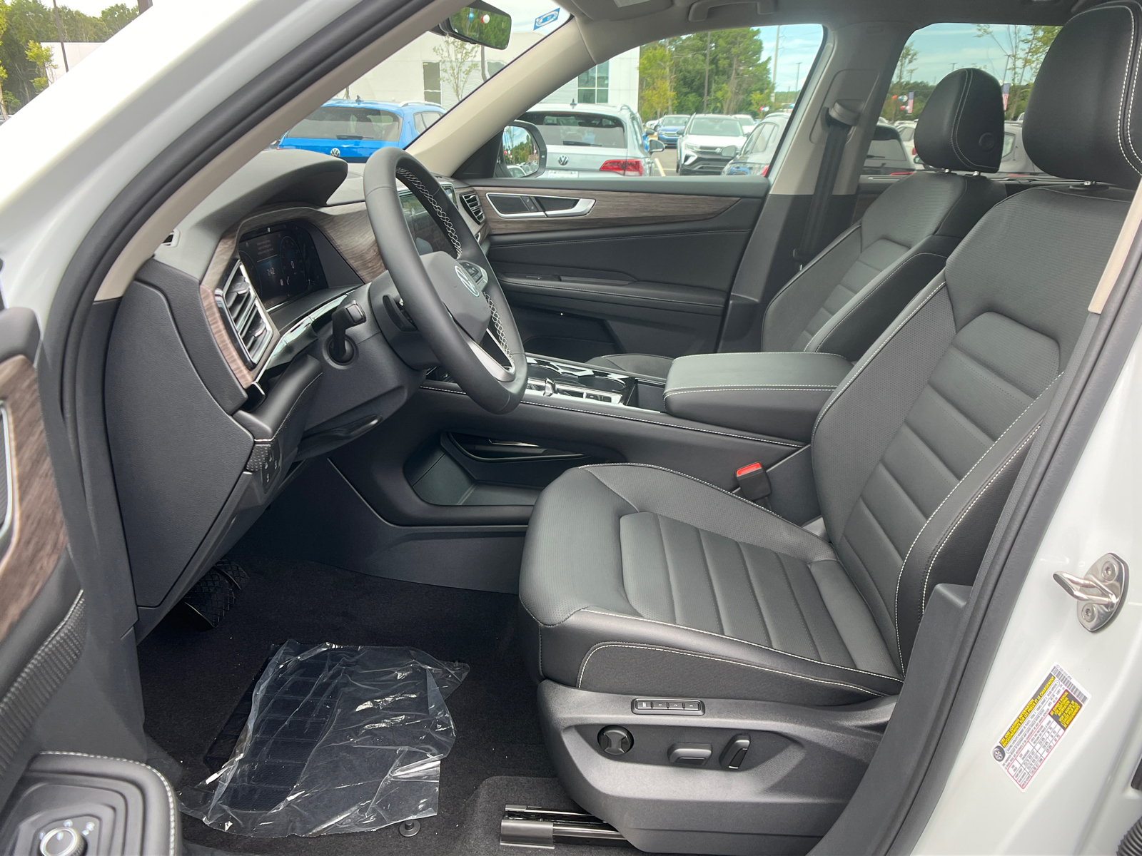 2024 Volkswagen Atlas 2.0T SEL 9