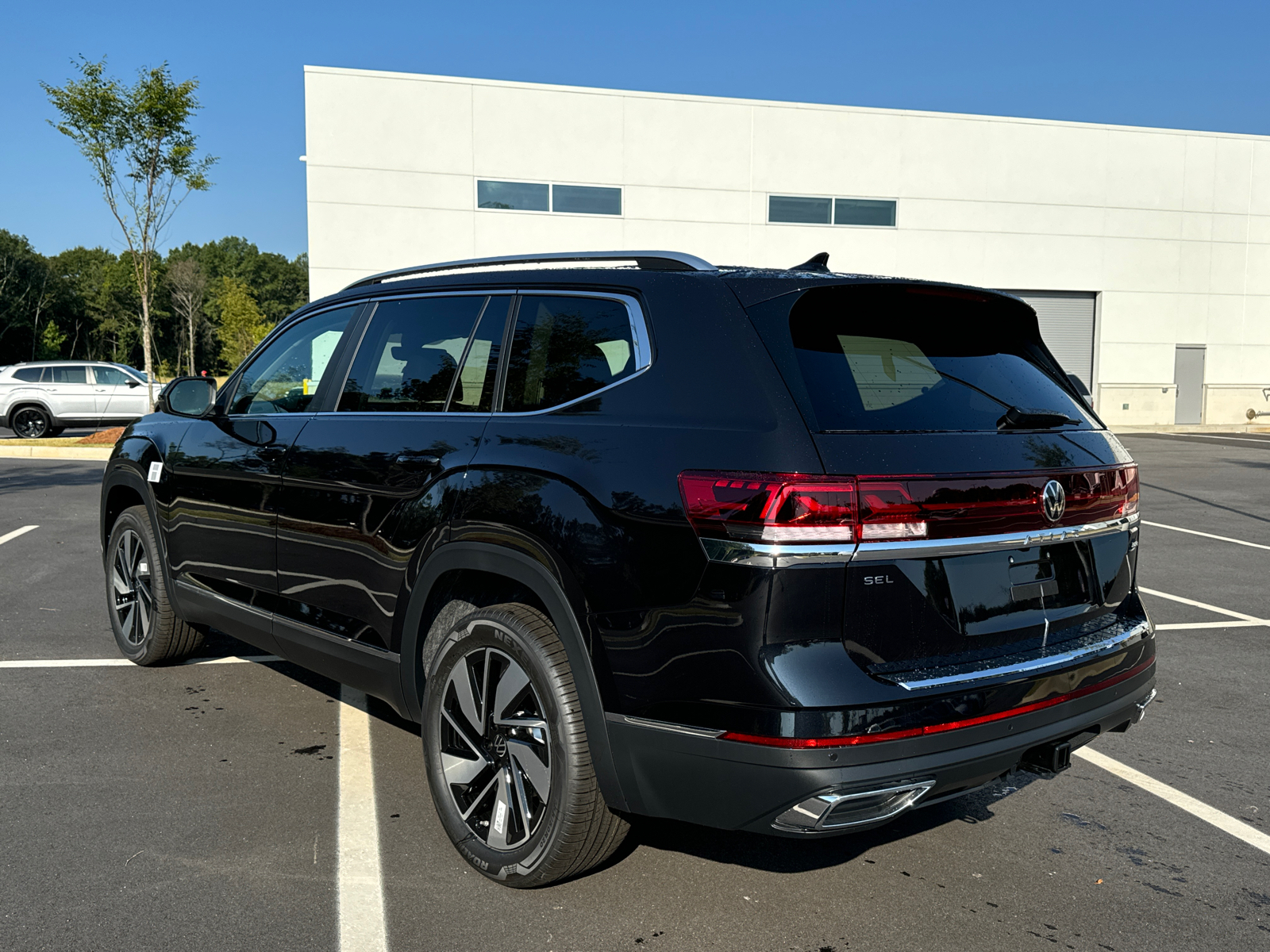 2024 Volkswagen Atlas 2.0T SEL 3