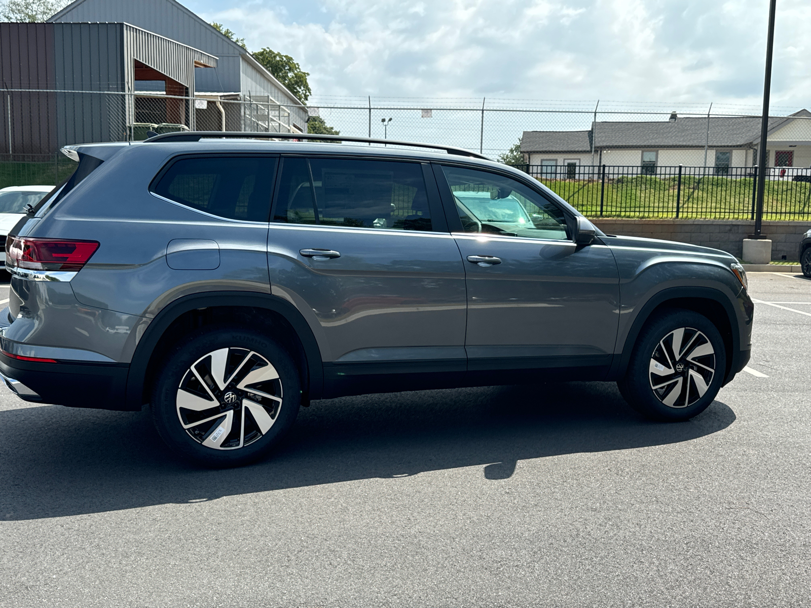 2024 Volkswagen Atlas 2.0T SE w/Technology 6