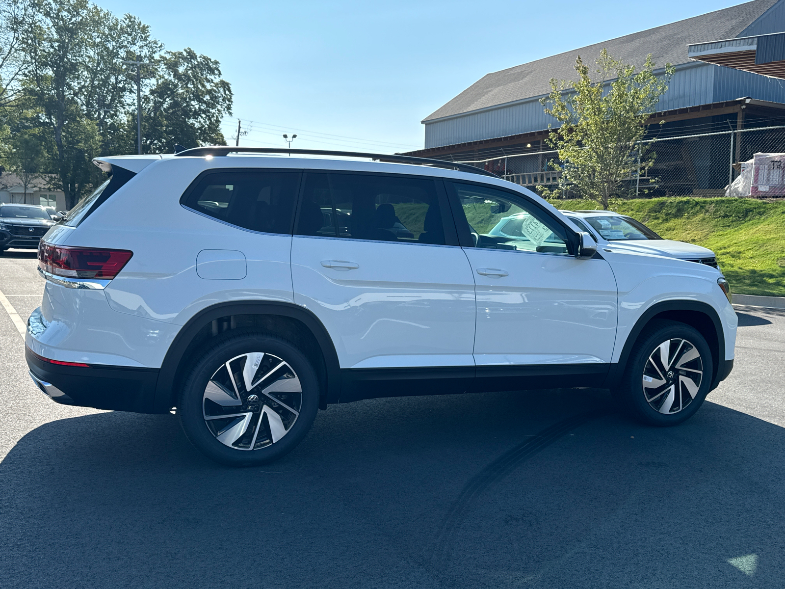 2024 Volkswagen Atlas 2.0T SE w/Technology 6