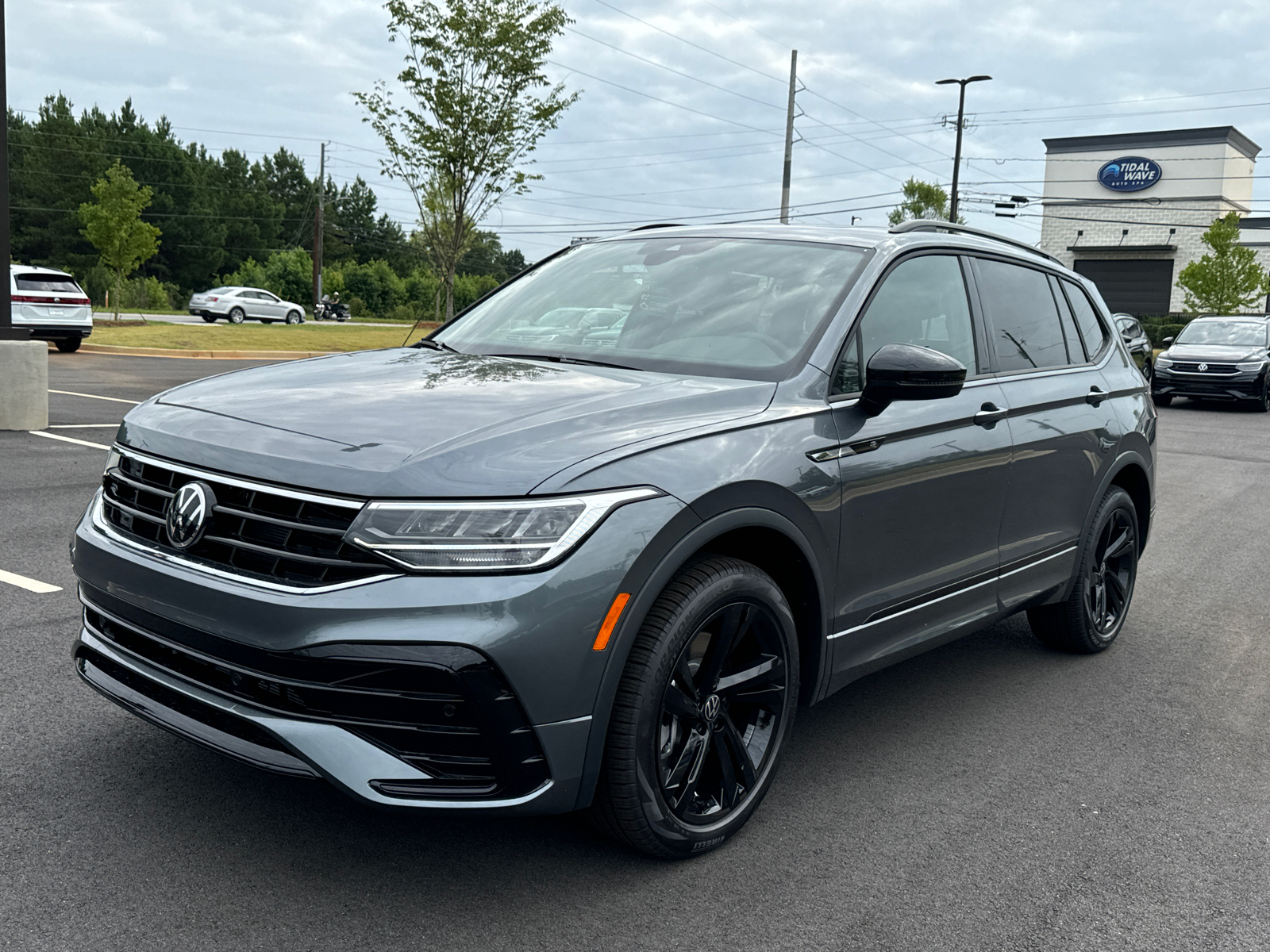 2024 Volkswagen Tiguan 2.0T SE R-Line Black 1