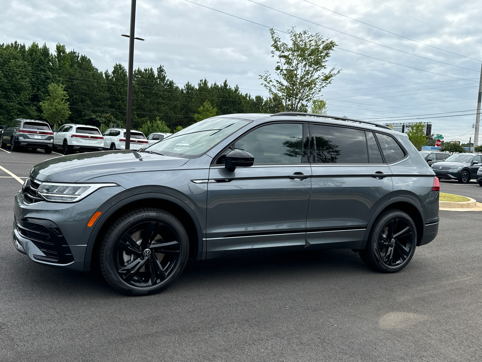 2024 Volkswagen Tiguan 2.0T SE R-Line Black 2