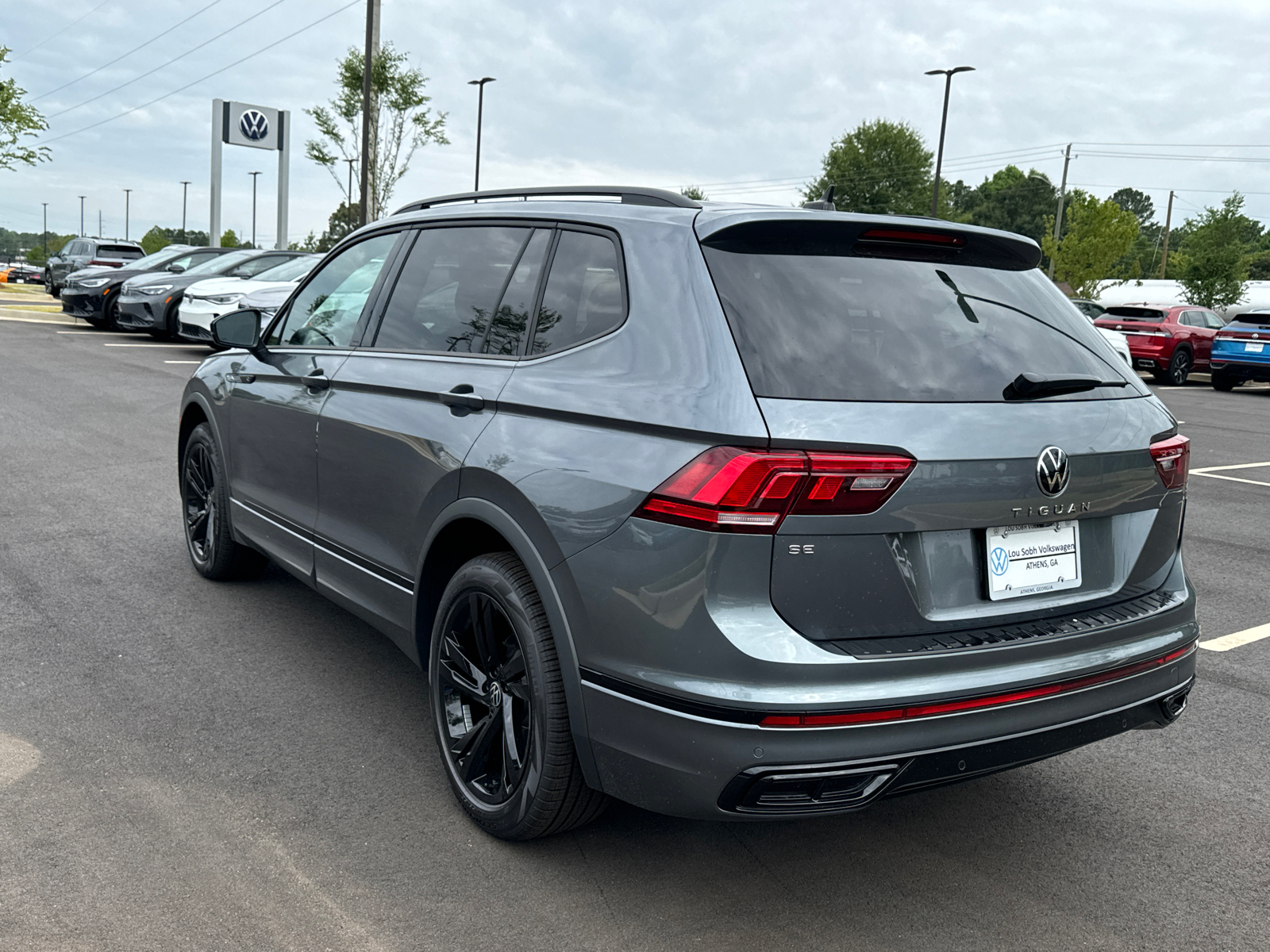 2024 Volkswagen Tiguan 2.0T SE R-Line Black 3