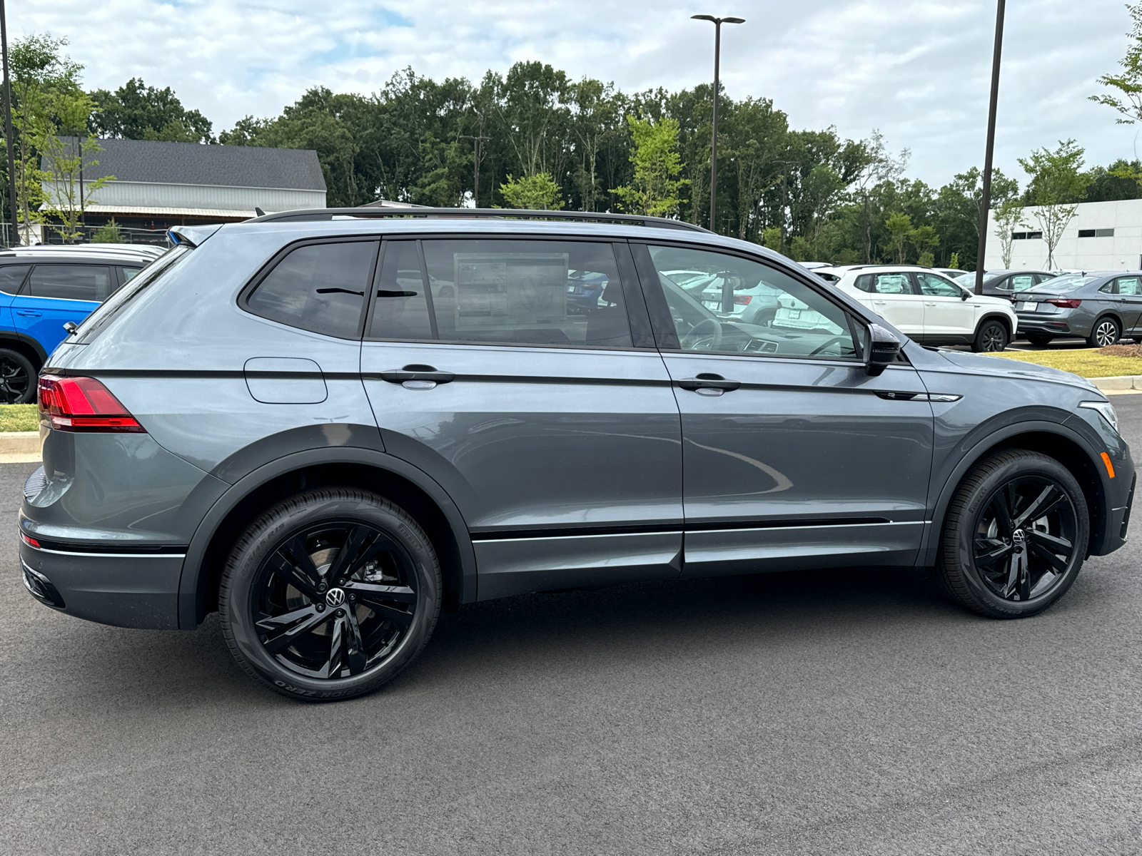 2024 Volkswagen Tiguan 2.0T SE R-Line Black 6