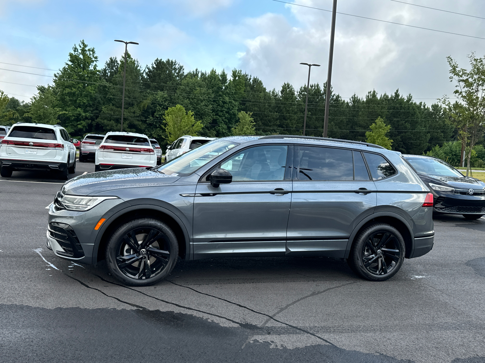 2024 Volkswagen Tiguan 2.0T SE R-Line Black 2