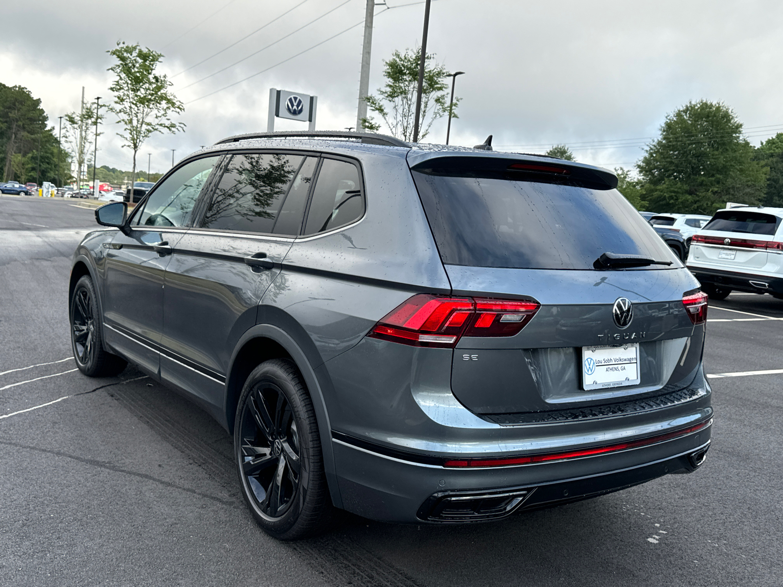 2024 Volkswagen Tiguan 2.0T SE R-Line Black 3