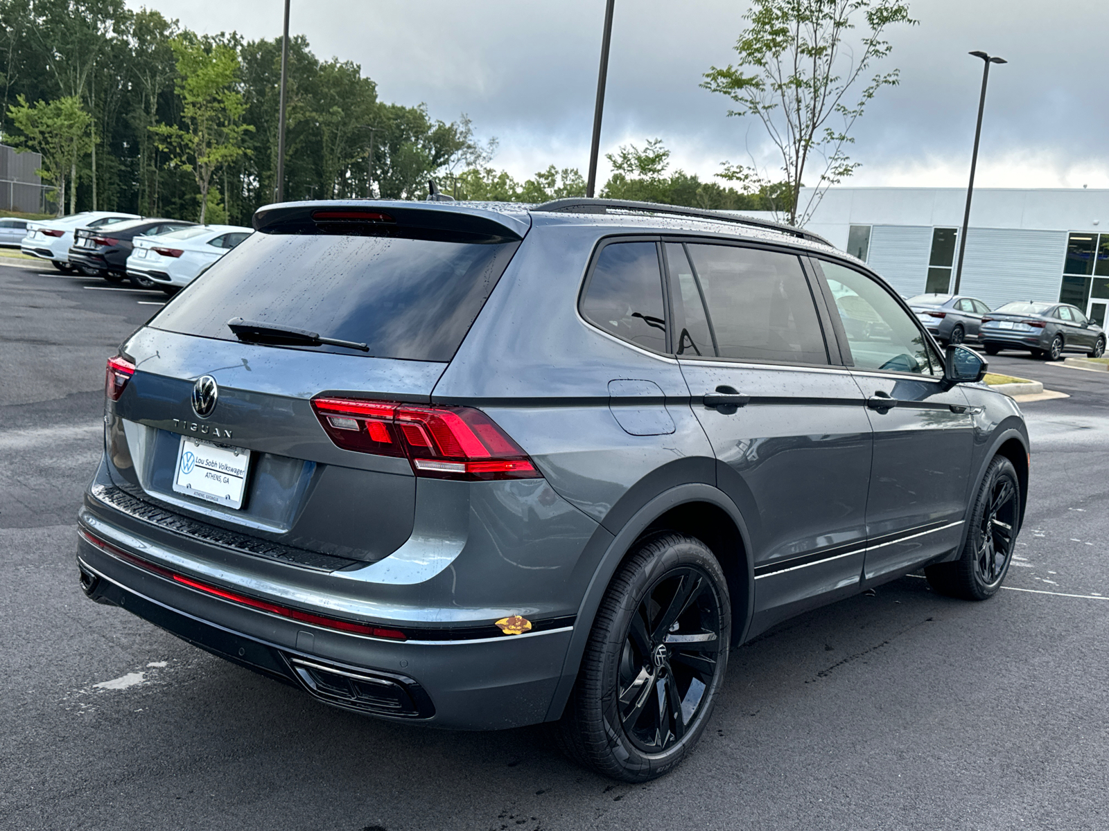 2024 Volkswagen Tiguan 2.0T SE R-Line Black 5