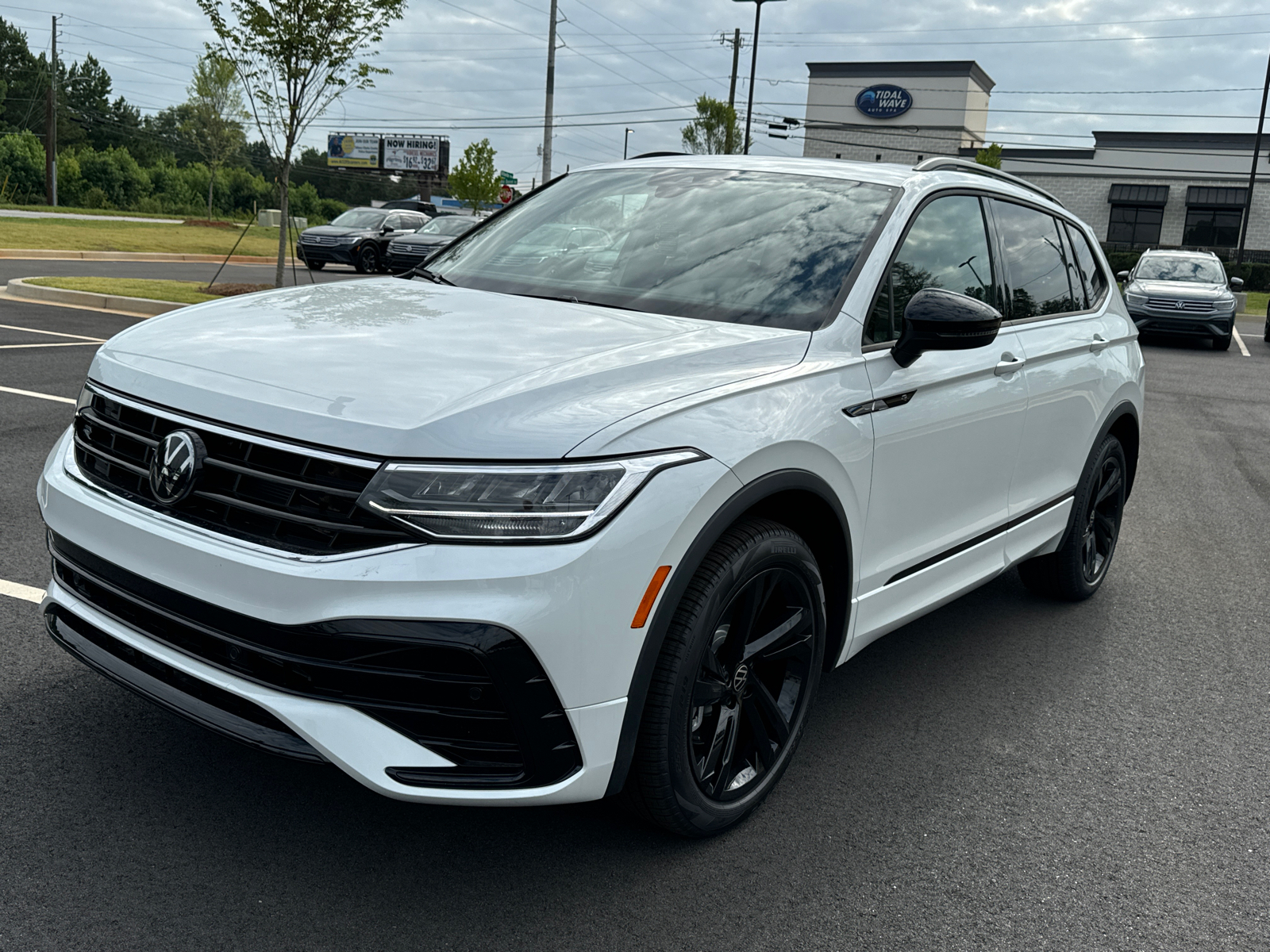 2024 Volkswagen Tiguan 2.0T SE R-Line Black 1