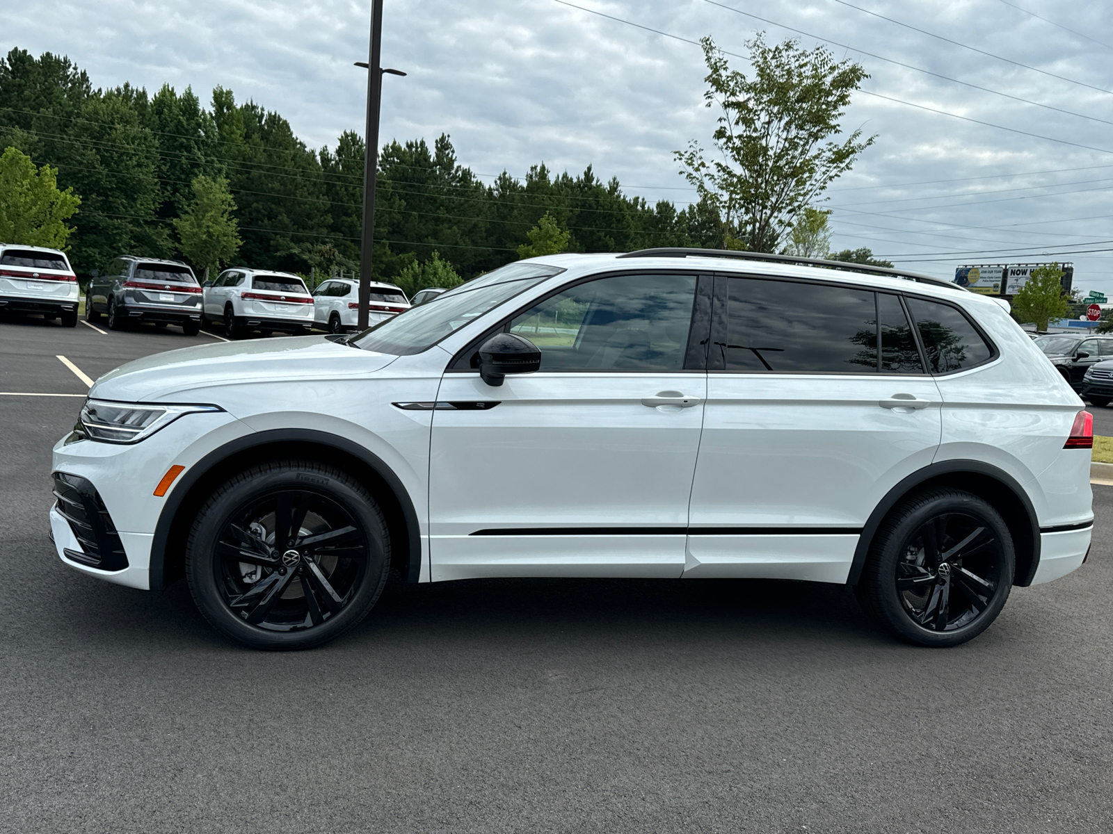 2024 Volkswagen Tiguan 2.0T SE R-Line Black 2